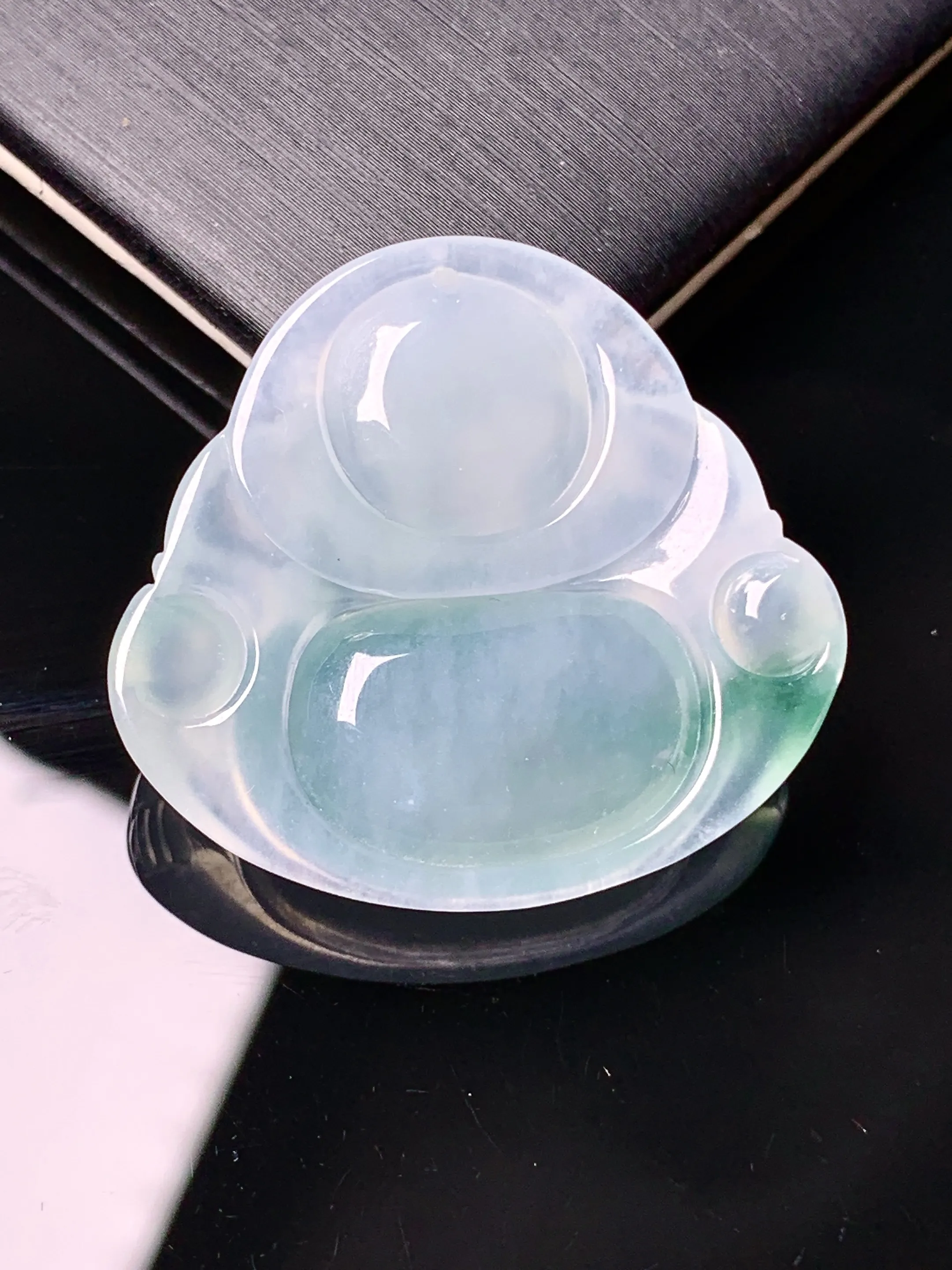 冰种飘花佛公吊坠 玉质细腻 色泽艳丽清新 整体尺寸29.2*31.5*6.8