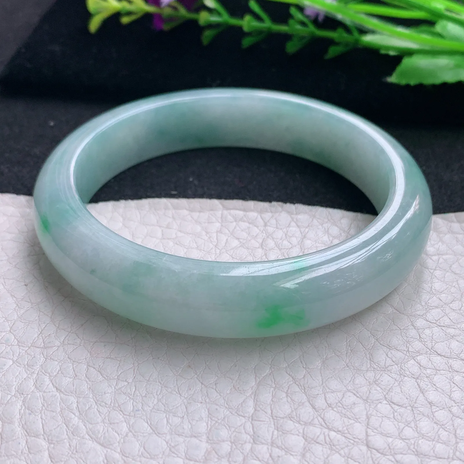 ee实拍58*12.8*8.4平安镯 天然缅甸翡翠飘绿花水润玉手镯正圈玉手环