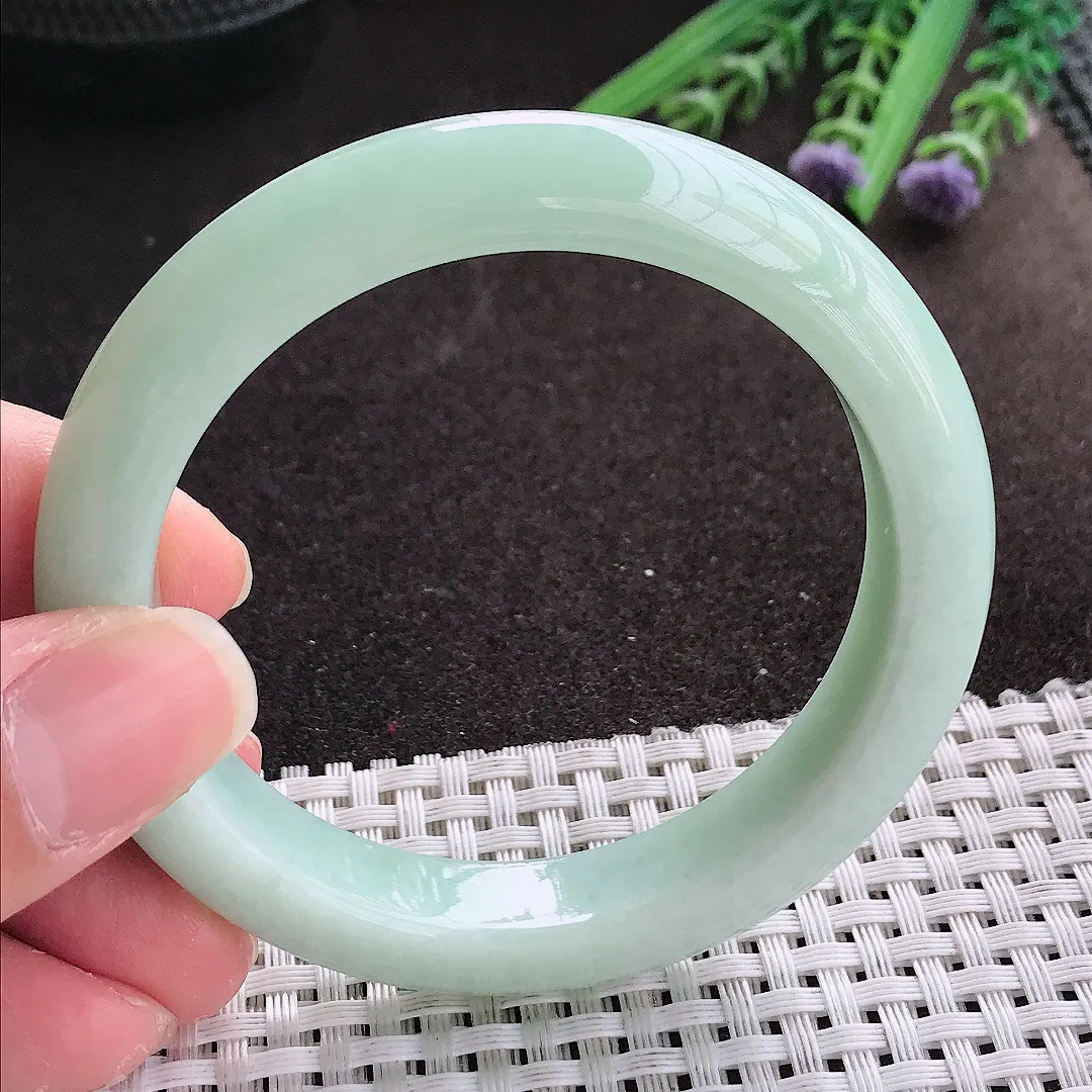 实拍A货翡翠55.5/11.3/8.8老坑秀气冰润冰晴绿手镯宽边翡翠玉镯女款