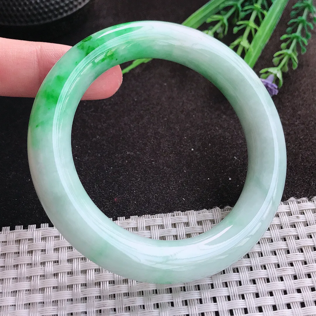 实拍A货翡翠56.5/12.5/11.5老坑精美飘阳绿手镯翡翠胖圆条玉镯女款