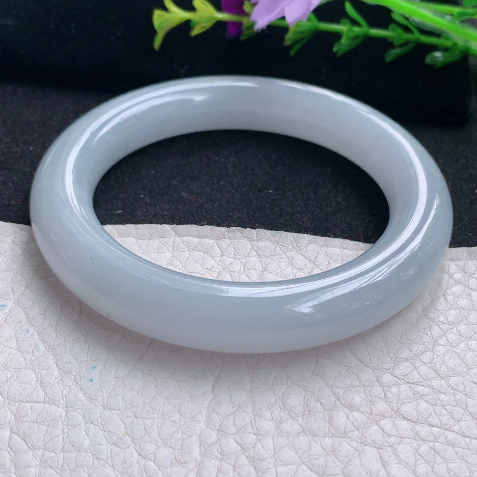 z实拍53*10.8*10.6美人镯 天然缅甸翡翠白月光水润玉手镯纯美圆条叮当镯