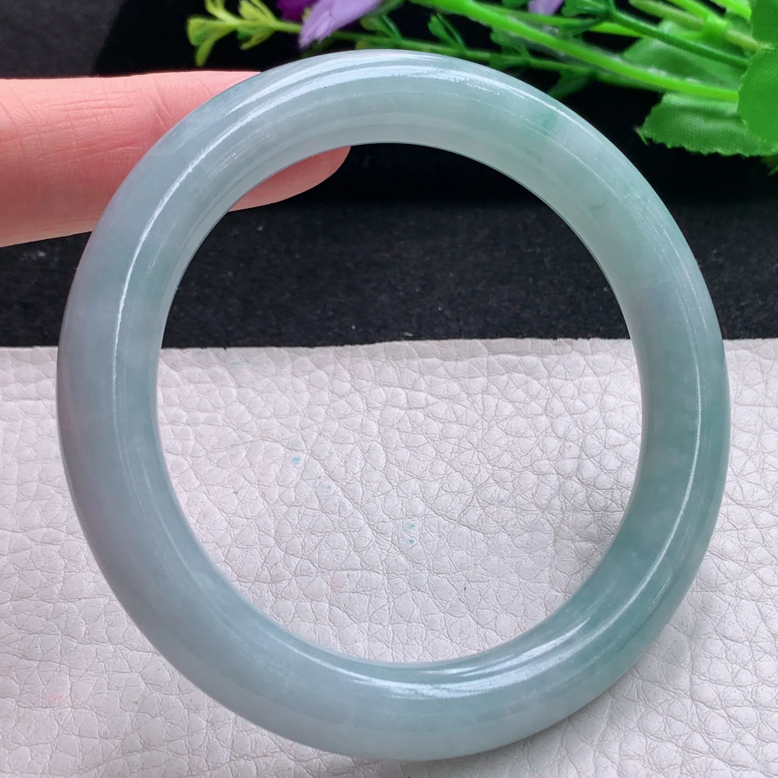 js实拍56*10.2美人镯 天然缅甸翡翠浅绿水润玉手镯圆条叮当镯