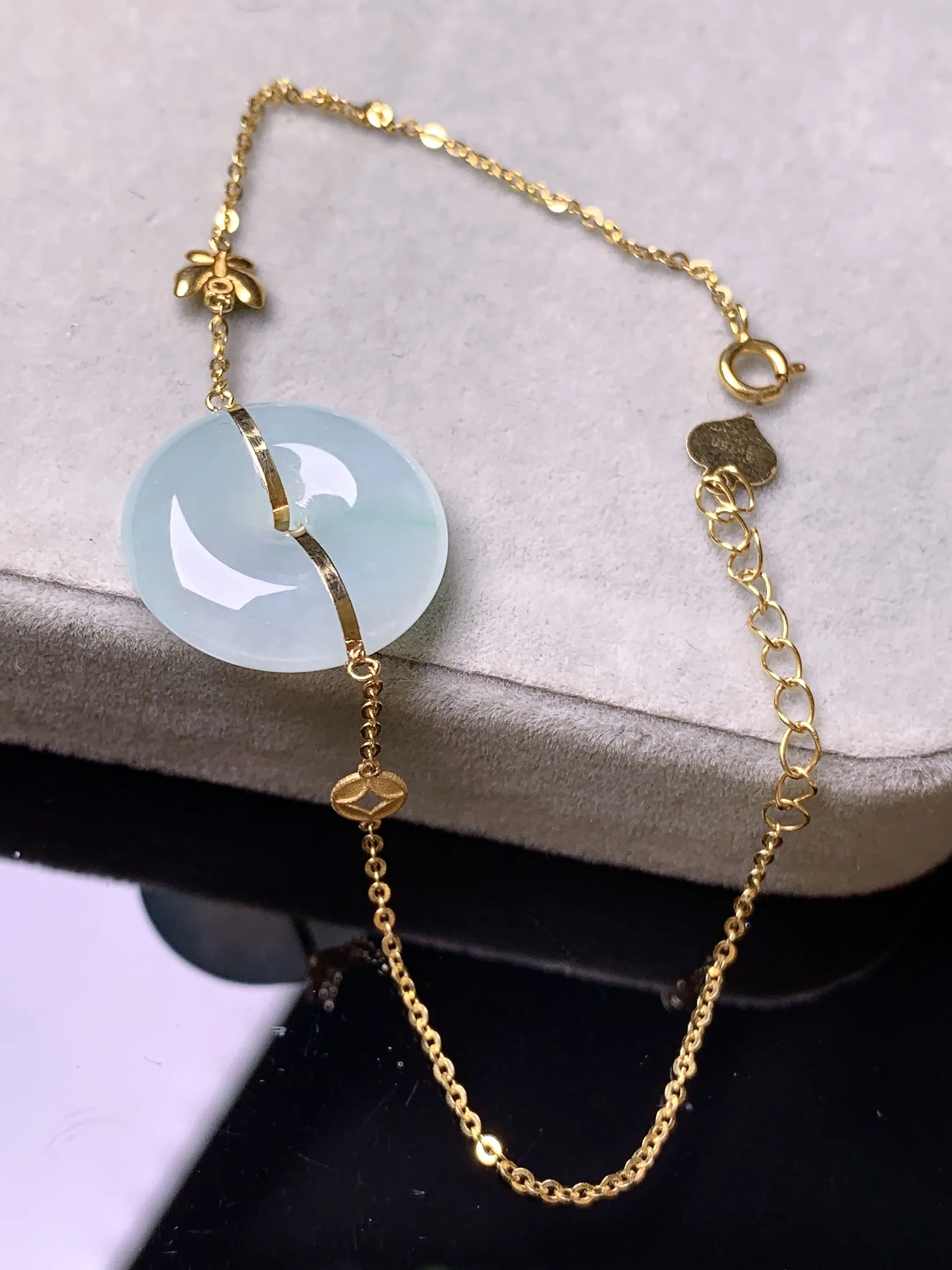 18k金镶嵌冰种平安扣手链 玉质细腻 色泽艳丽清新 整体尺寸15.8*4.5