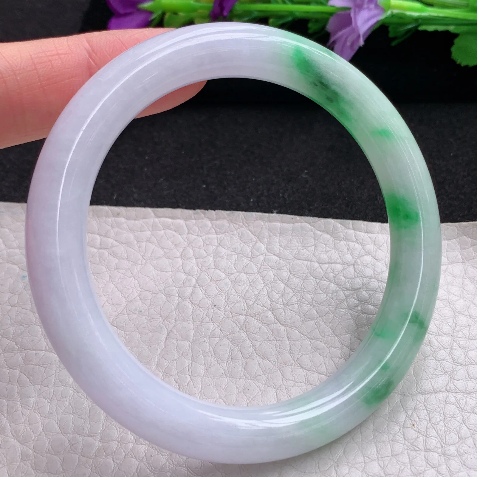 yh实拍59*10*9.5美人镯 天然缅甸翡翠春带彩圆条玉手镯 玉手环