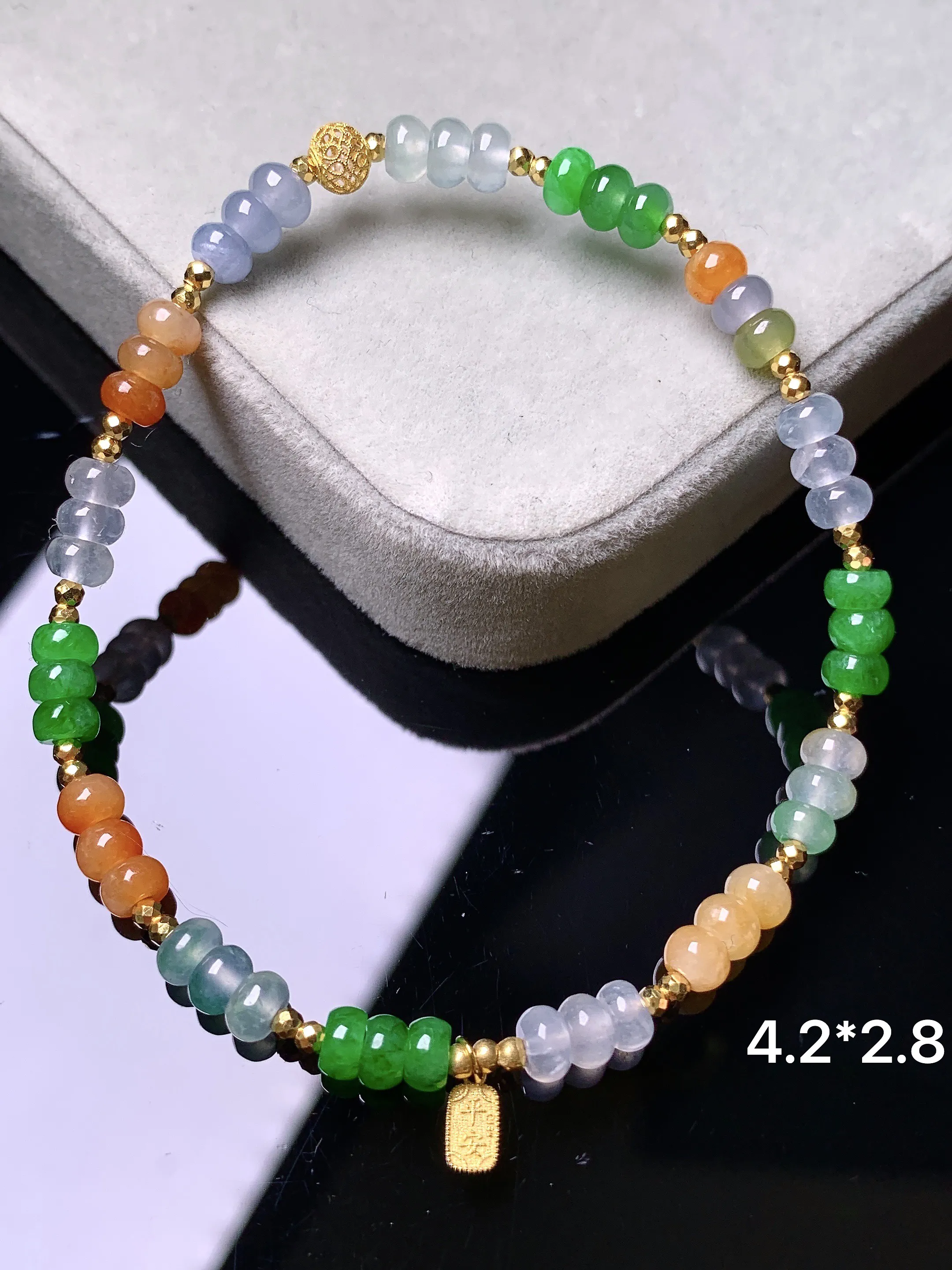 多彩算盘珠手链 玉质细腻 色泽艳丽清新 整体尺寸4.2*2.8