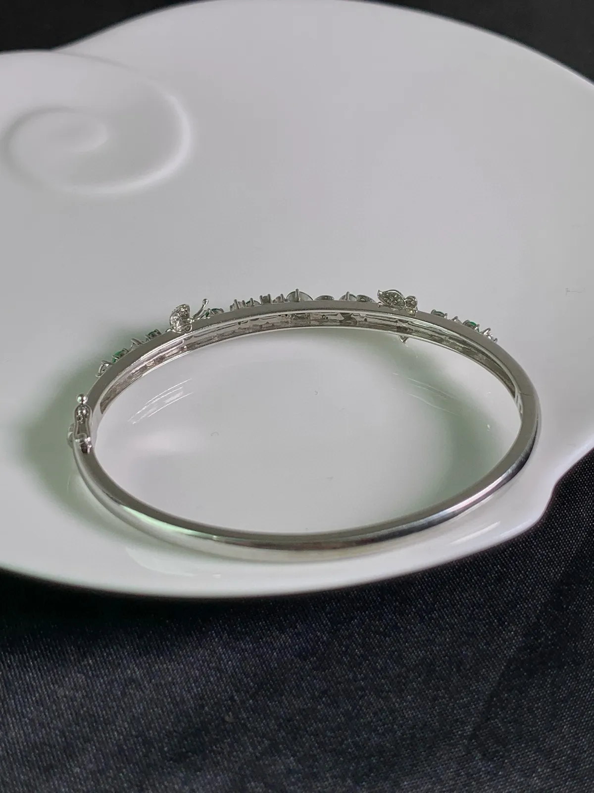 【18k金镶嵌蛋面手镯】种老细腻，色阳浓郁起胶圈口：57.7*8.6*5.7