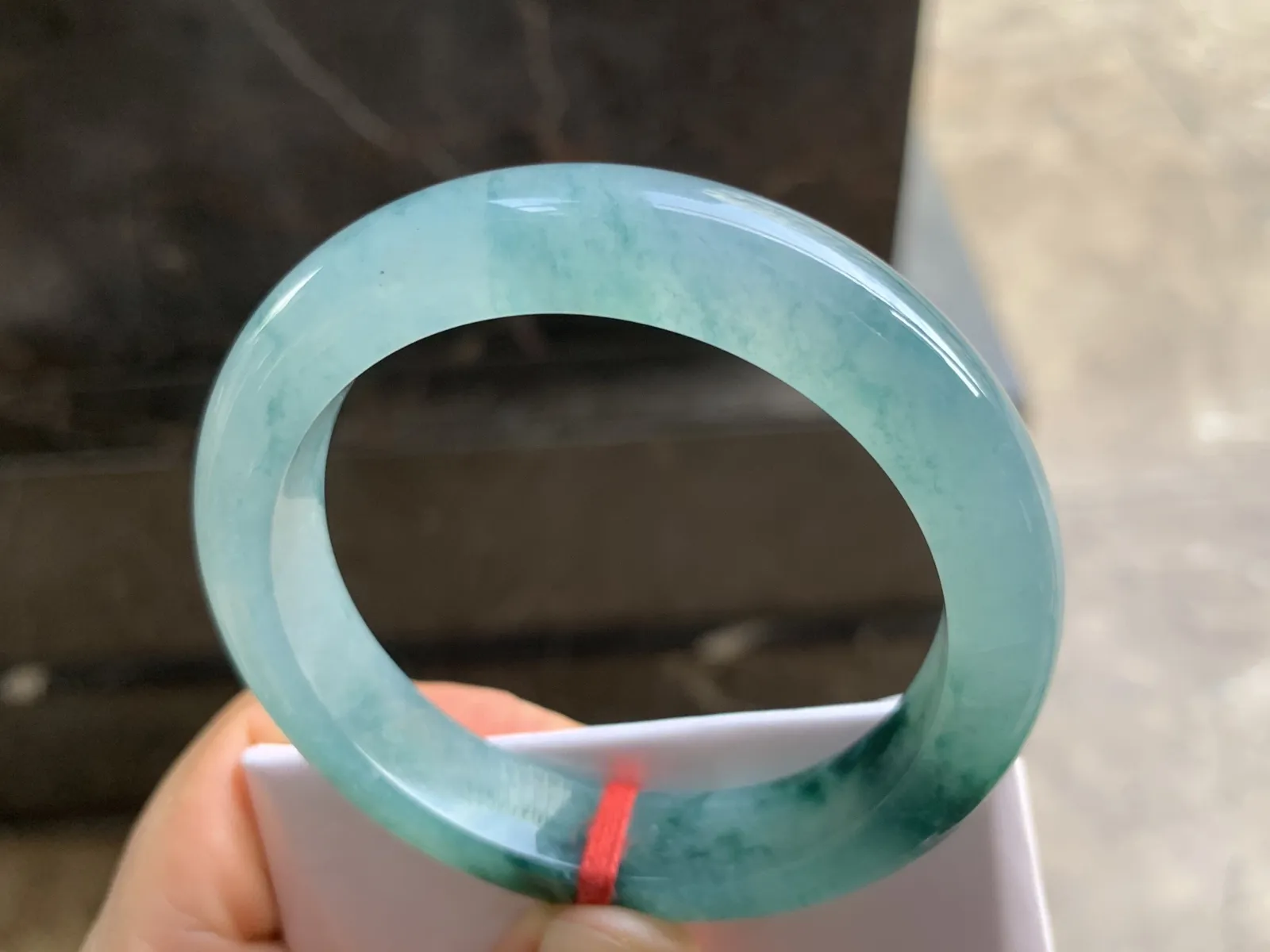 54-11.6-8.7mm
冰种蓝底飘花手镯 水润光泽 底色漂亮 花色独特 推荐