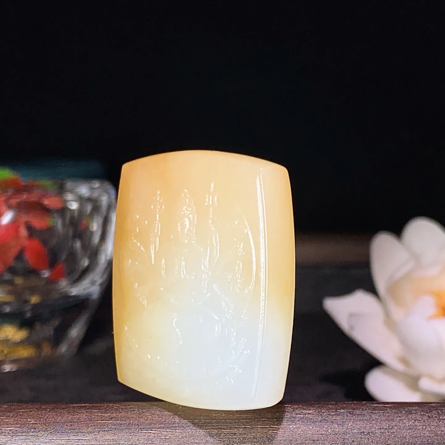 新疆和田玉且末糖千手观音牌子挂件 尺寸36/29/9重23.5克 玉质细腻油润 底色纯净 脂粉好，品