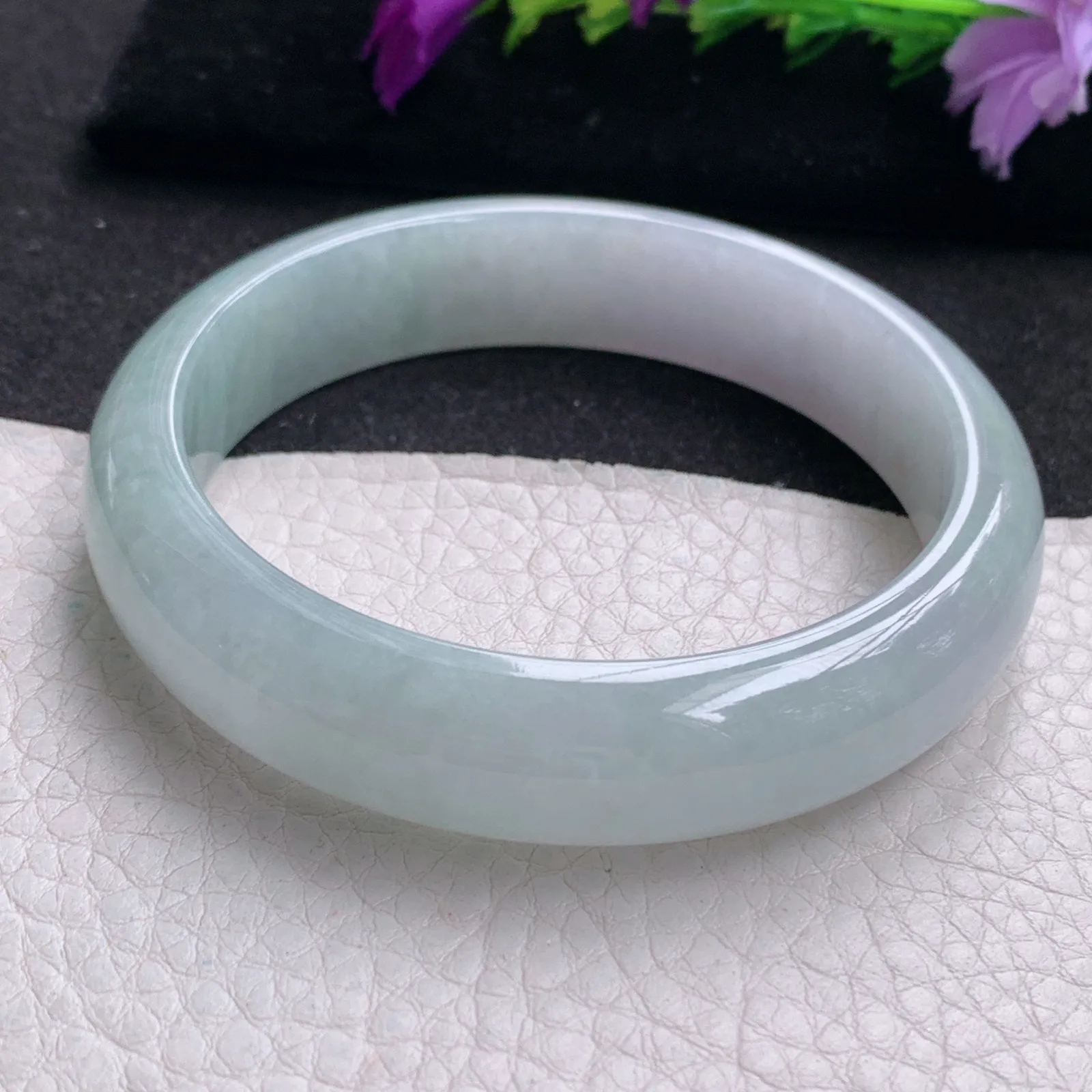 z实拍58*14*7.7平安镯 天然缅甸翡翠浅绿绿水润宽边玉手镯 玉手环