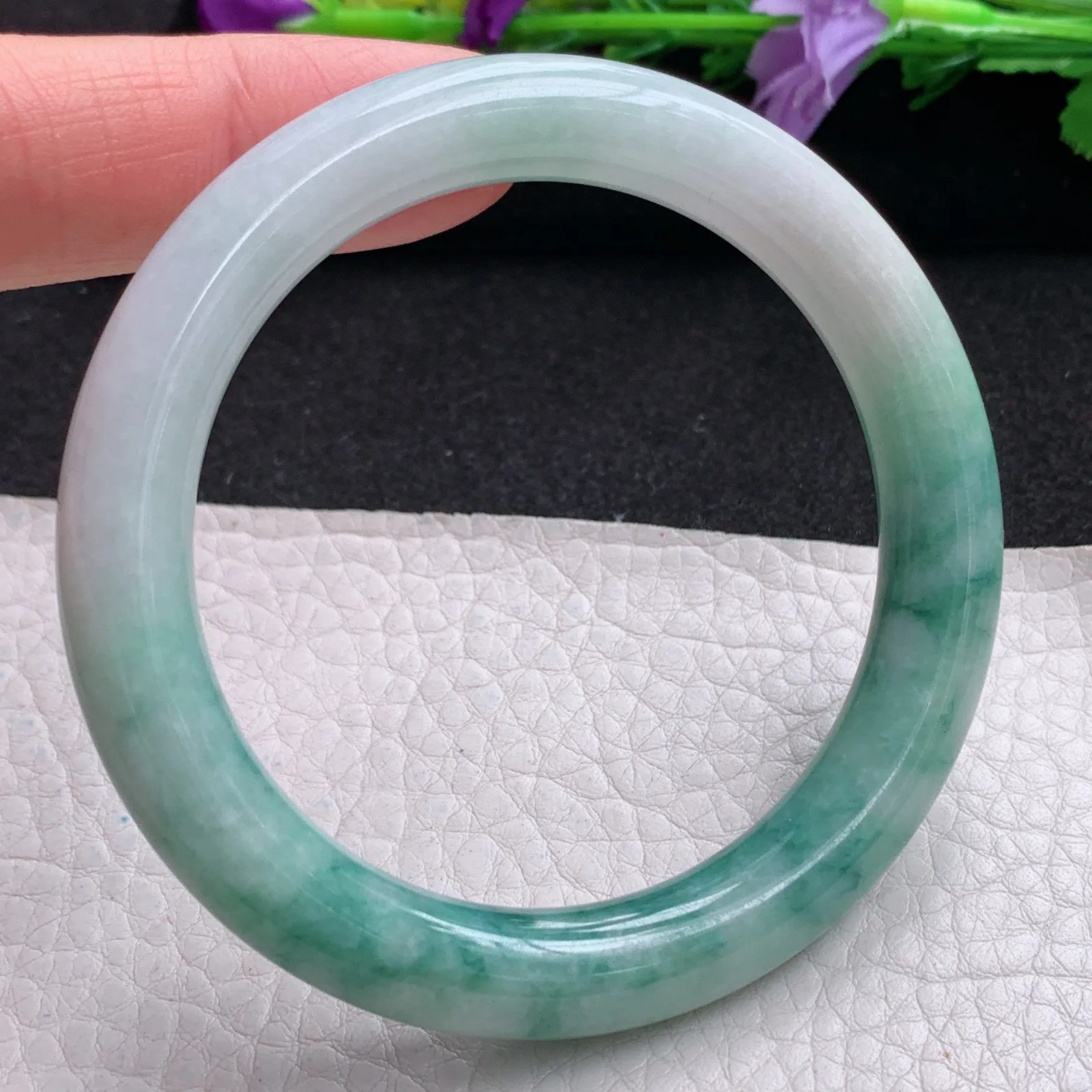 ee实拍53.5*8.4*8.8美人镯 天然缅甸翡翠飘花圆条玉手镯 玉手环