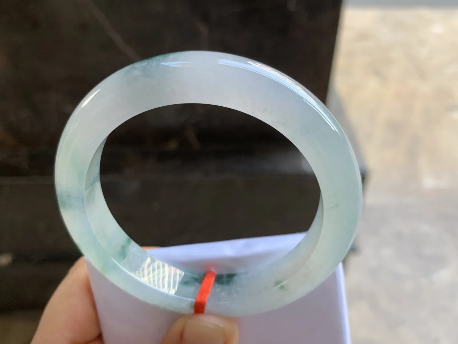 58-12.2-9.4mm
冰种飘花手镯 水润光泽 山水花色