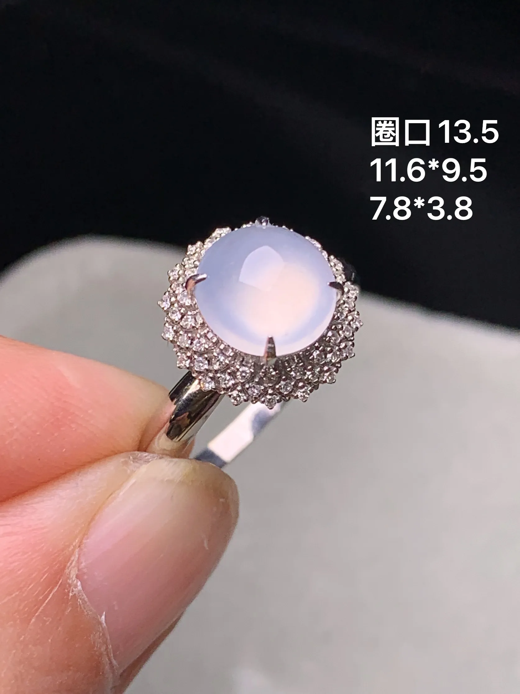 18k金钻镶嵌冰种蛋面戒指 玉质细腻 色泽艳丽清新 圈口13.5 整体尺寸11.6*9.5