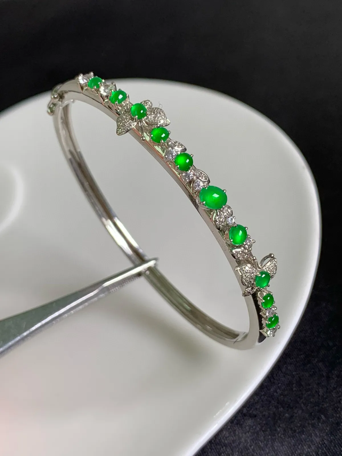 【18k金镶嵌蛋面手镯】种老细腻，色阳浓郁起胶圈口：57.7*8.6*5.7