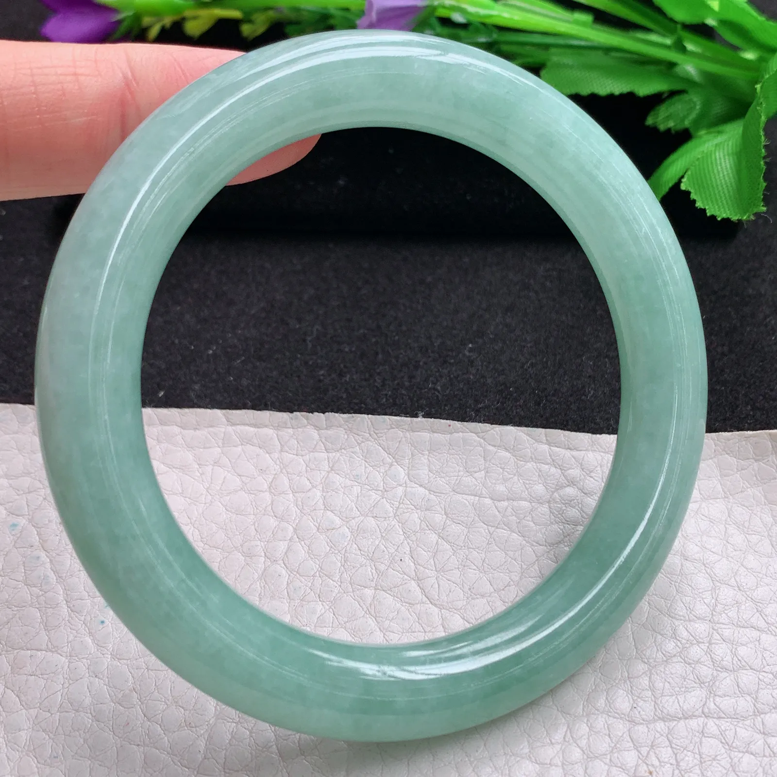 n实拍59*10.3美人镯 天然缅甸翡翠甜绿圆条玉手镯 叮当镯