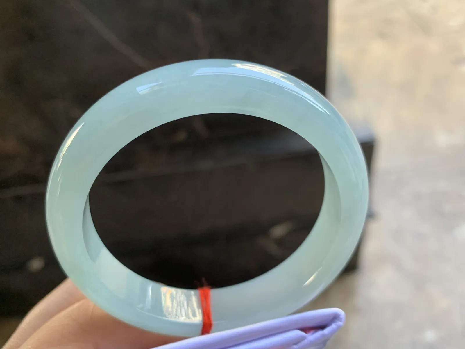 57-12.8-8.4mm
冰种晴水手镯 水润光泽 清爽