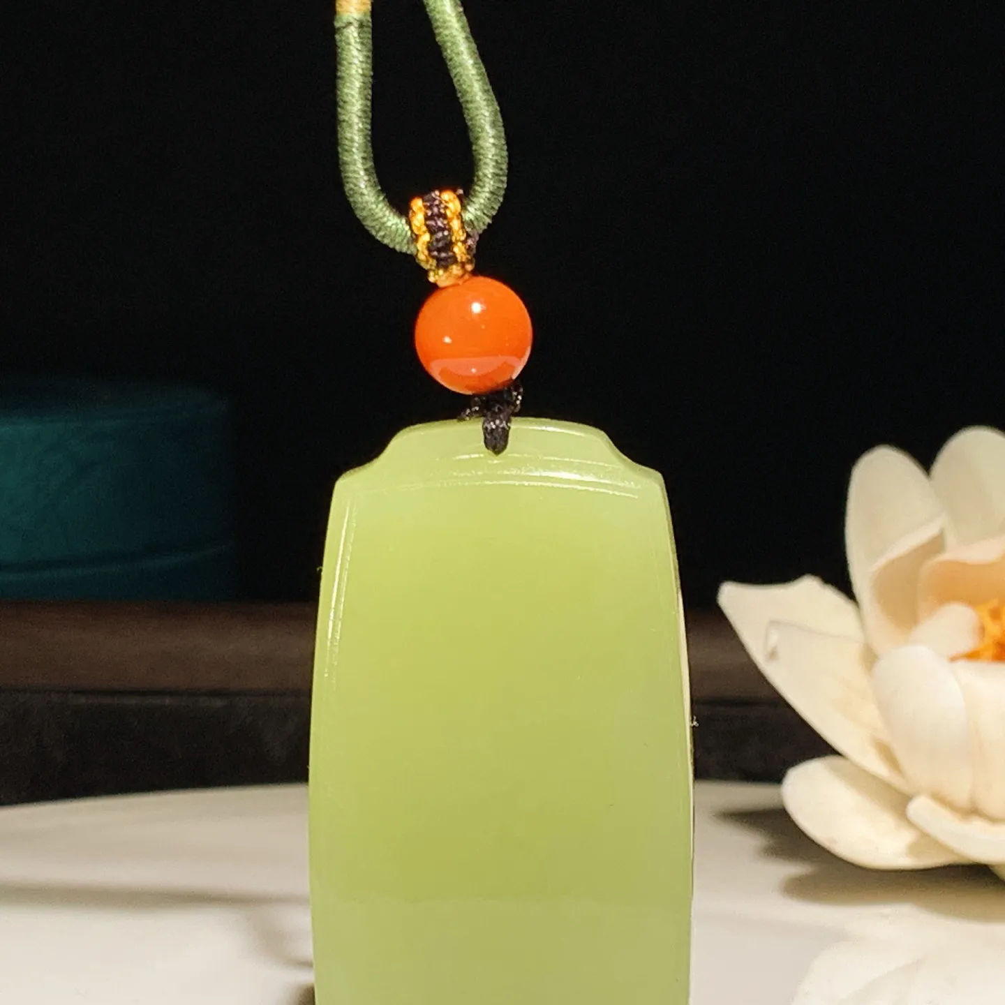 新疆和田玉若羌黄口料平安无事牌挂件 尺寸49/28/10重40.8克 玉质细腻油润 底色纯净 脂粉好，品质好！lt260116