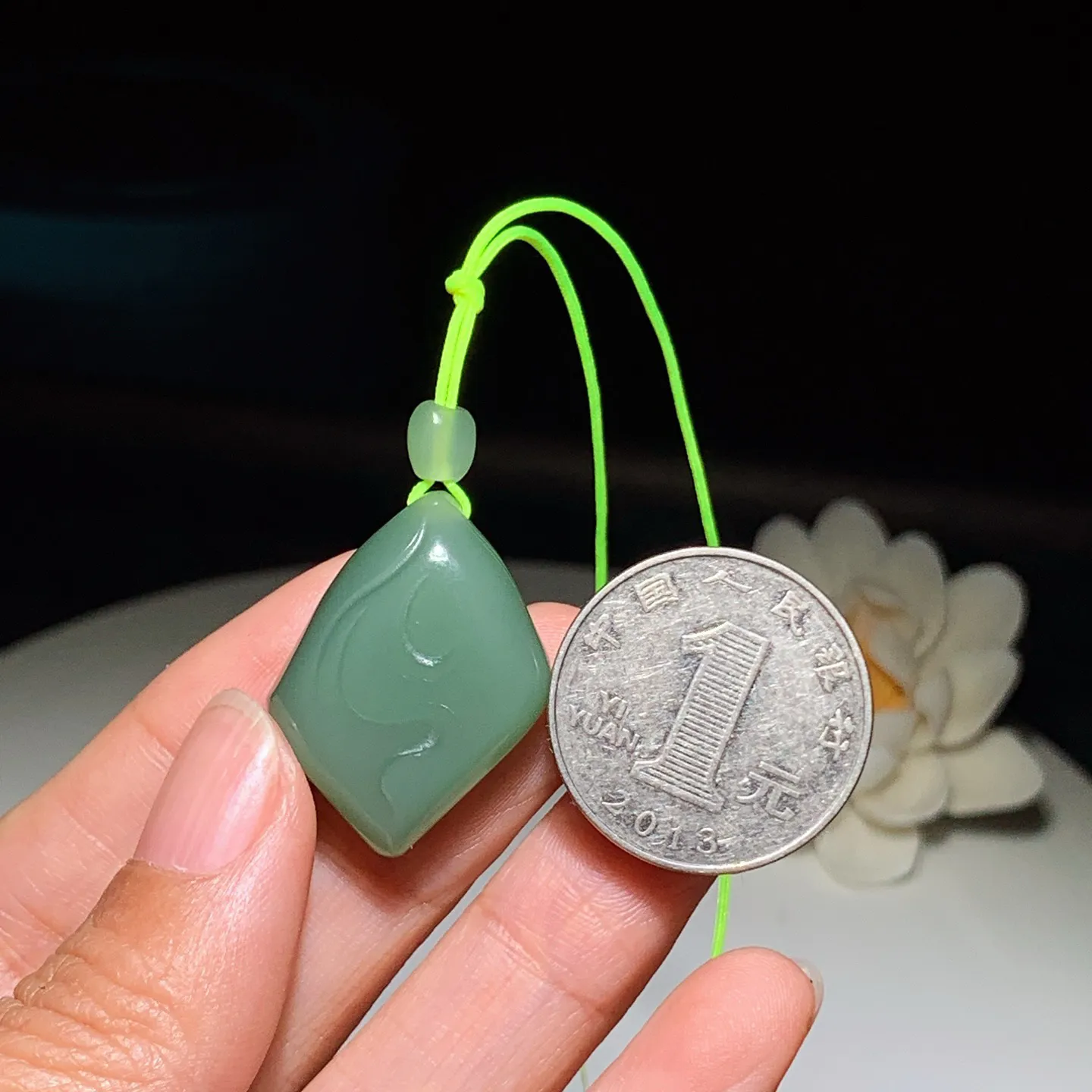 和田玉粉青俄罗斯碧玉随型挂件 尺寸28/21/10重9.5克 玉质细腻油润 底色纯净 脂粉好，品质好！lt260116