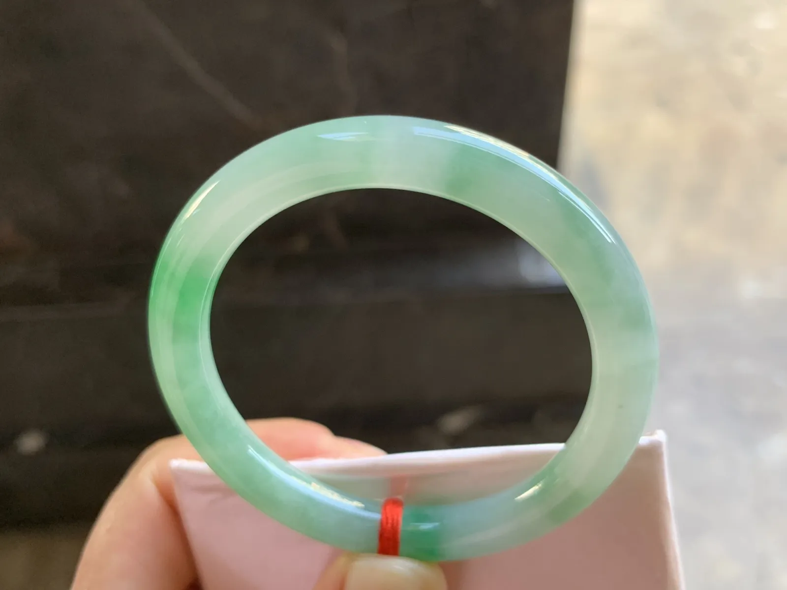 50.5-8mm
带色圆条手镯 底子细腻 水润 颜色漂亮