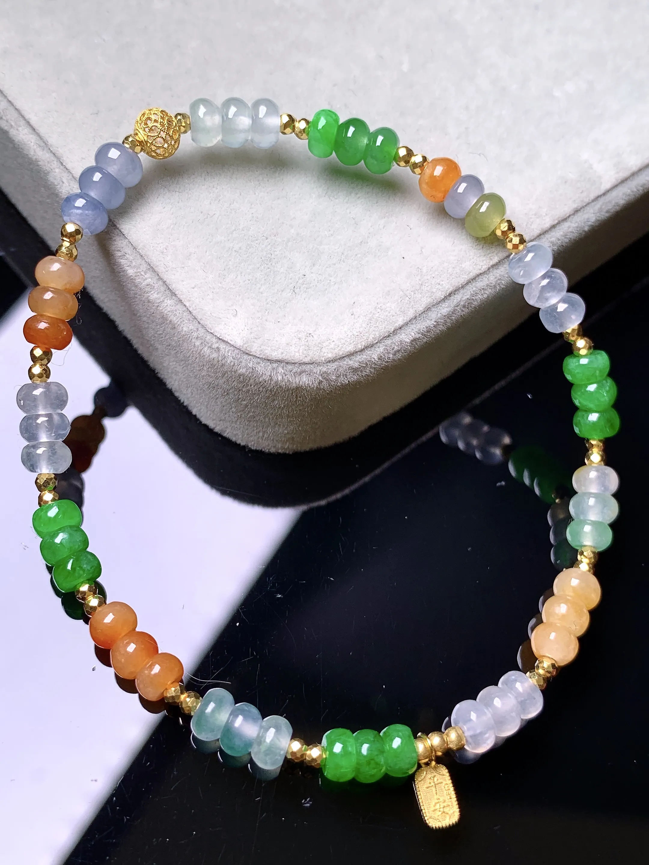 多彩算盘珠手链 玉质细腻 色泽艳丽清新 整体尺寸4.2*2.8