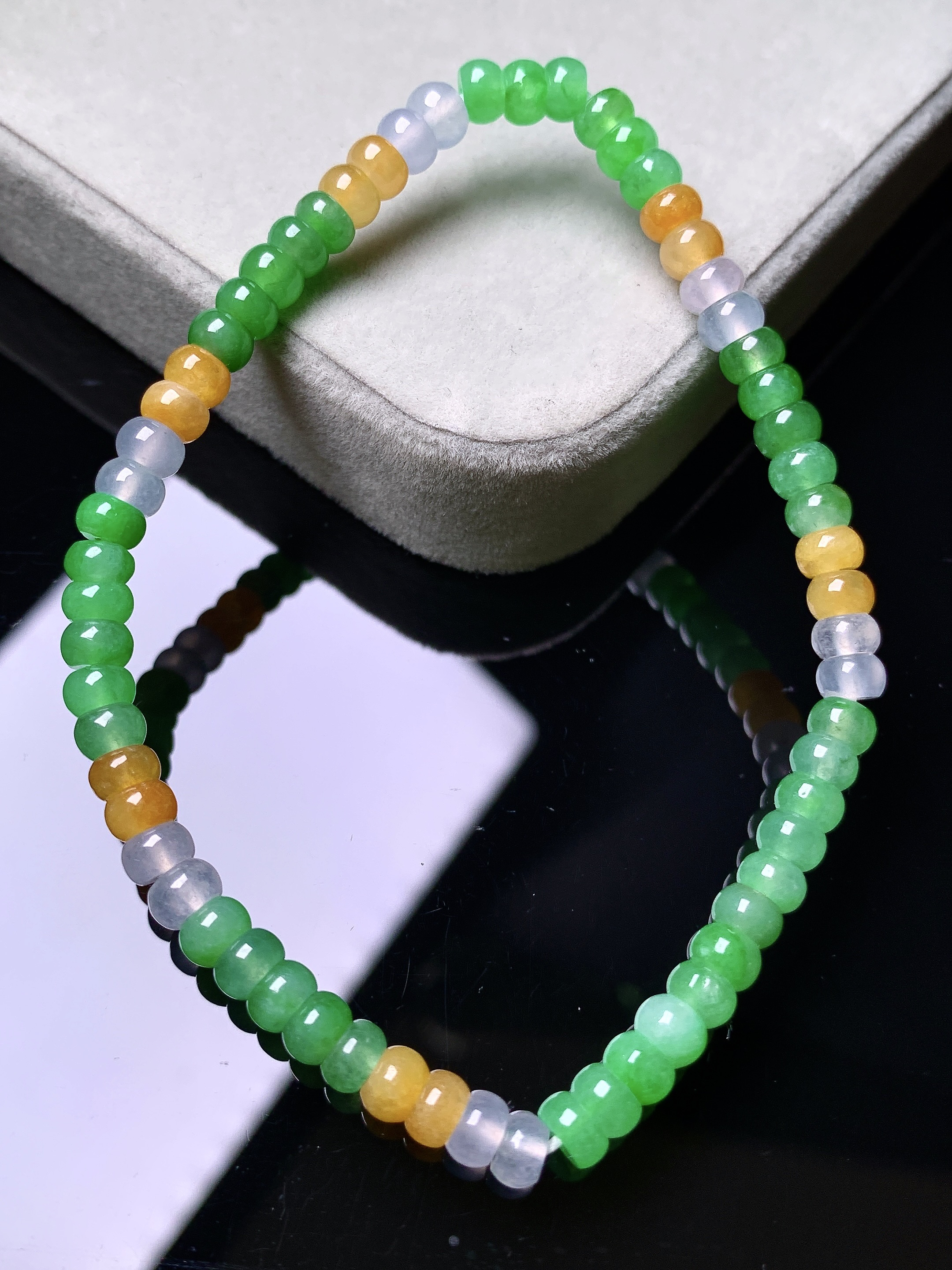 多彩算盘珠手链 玉质细腻 色泽艳丽清新 整体尺寸4.5*3