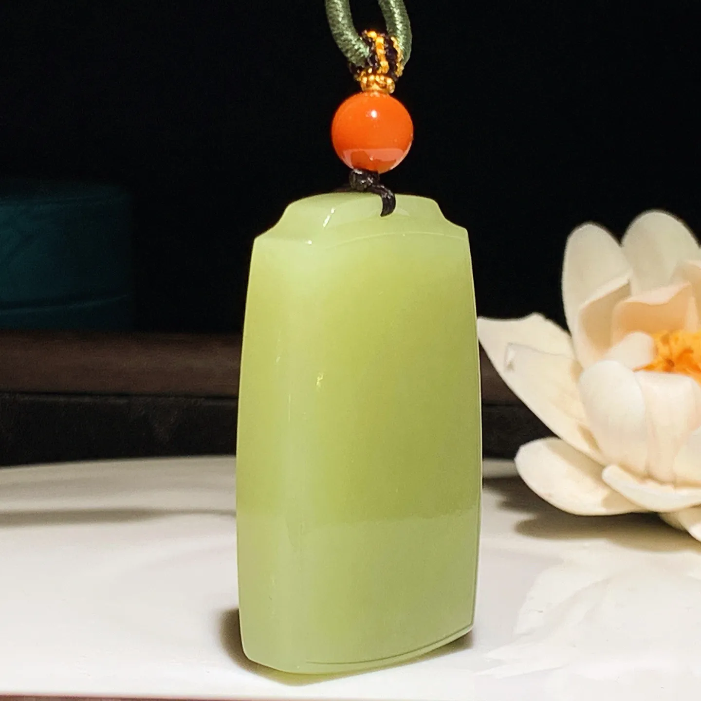 新疆和田玉若羌黄口料平安无事牌挂件 尺寸49/28/10重40.8克 玉质细腻油润 底色纯净 脂粉好