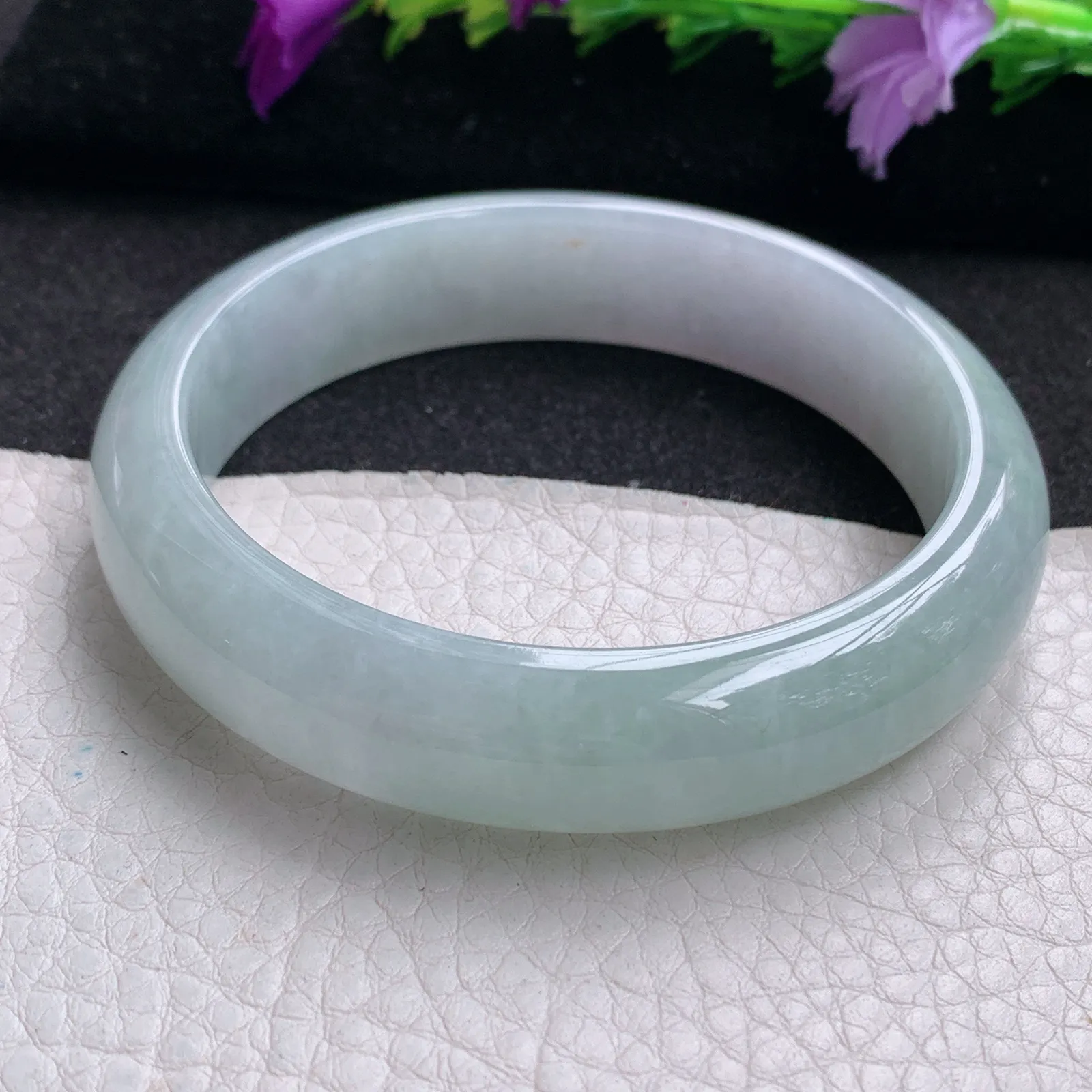 z实拍58*14*7.7平安镯 天然缅甸翡翠浅绿绿水润宽边玉手镯 玉手环