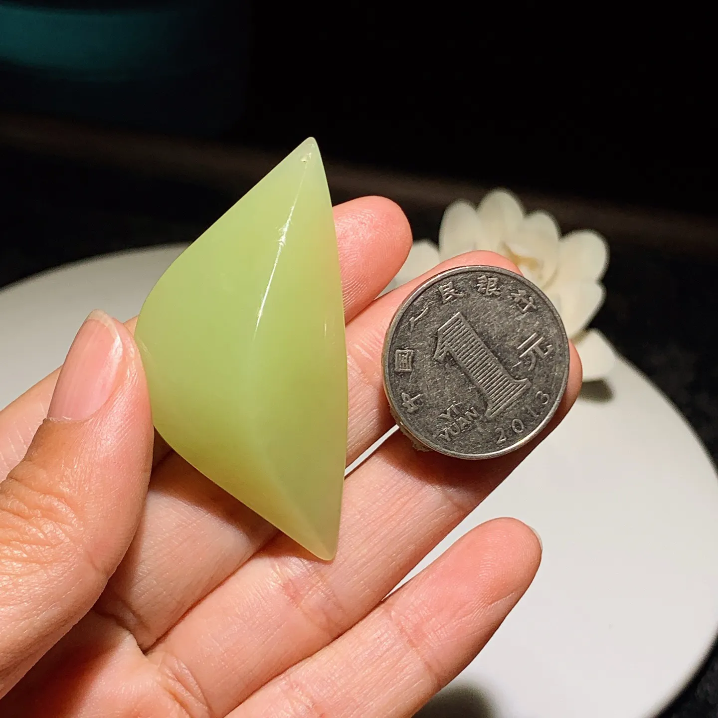 新疆和田玉若羌黄口料随型挂件 尺寸54/26/11重19克 玉质细腻油润 底色纯净 脂粉好，品质好！lt260116