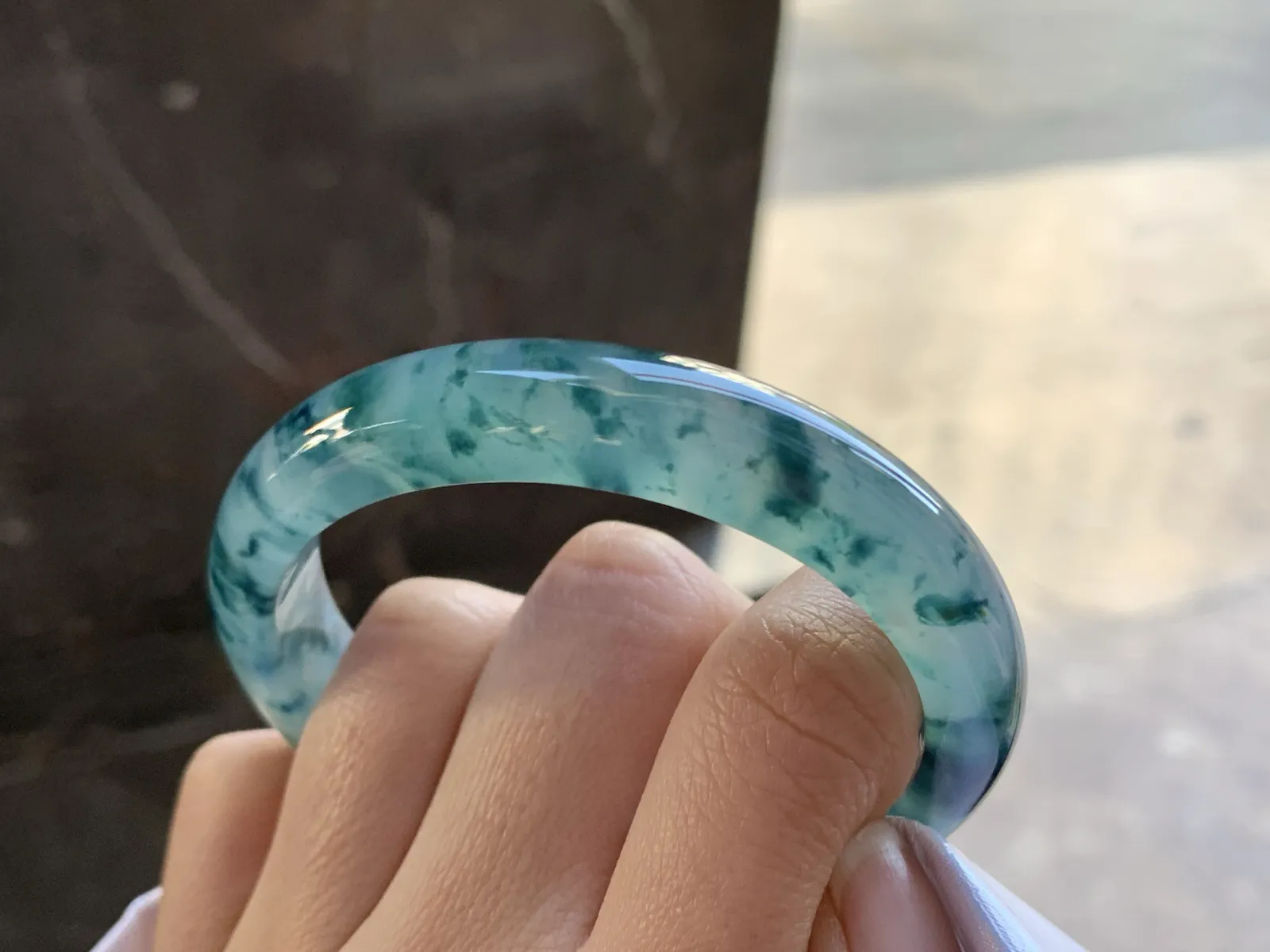 55.8-11.7-7.6

蓝花贵妃手镯^_^飘花浓郁 正圈53可以带