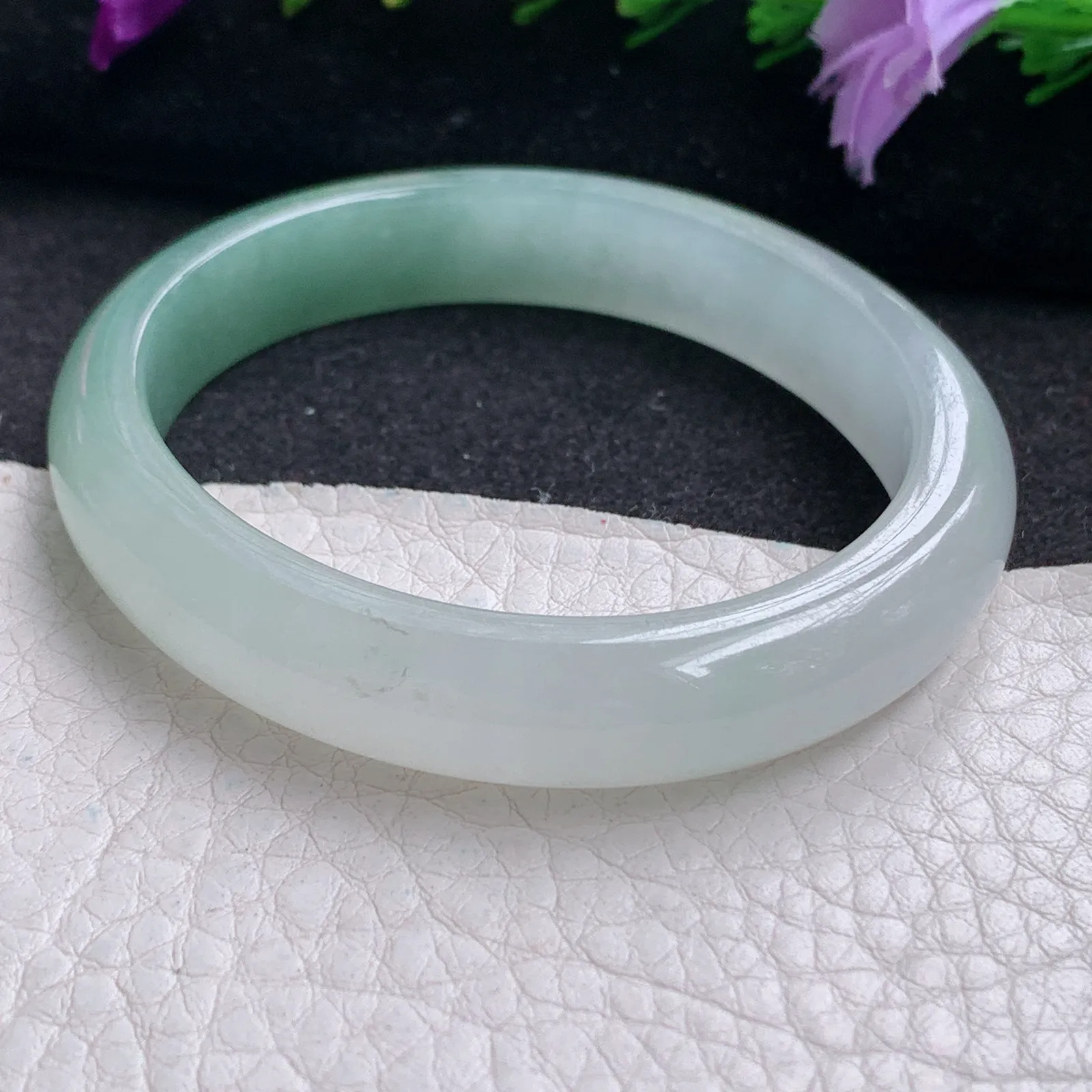 yh小圈口53.5*46*10*6.5贵妃镯 天然缅甸翡翠冰纯秀气椭圆宽边玉手镯 玉手环