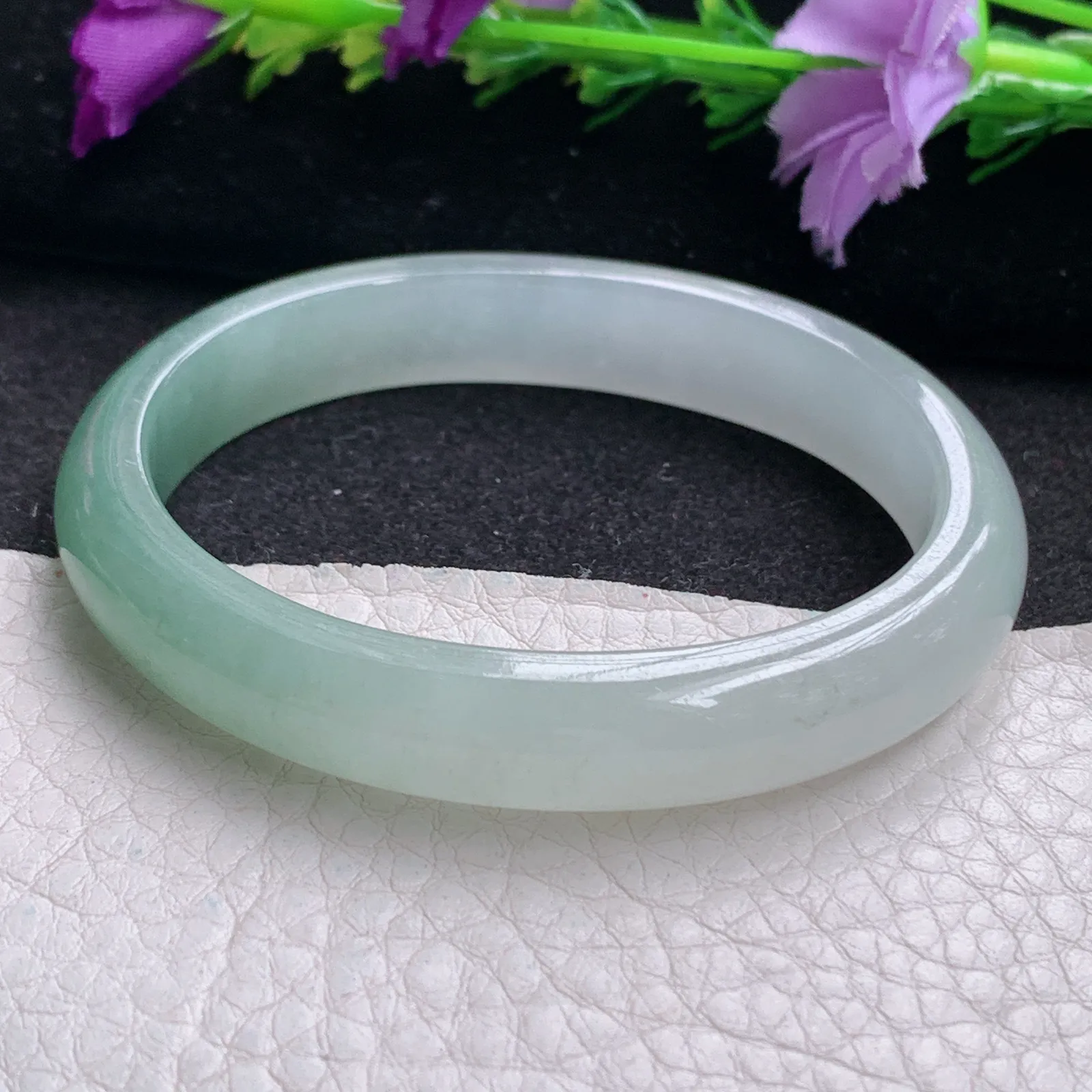 yh小圈口53.5*46*10*6.5贵妃镯 天然缅甸翡翠冰纯秀气椭圆宽边玉手镯 玉手环