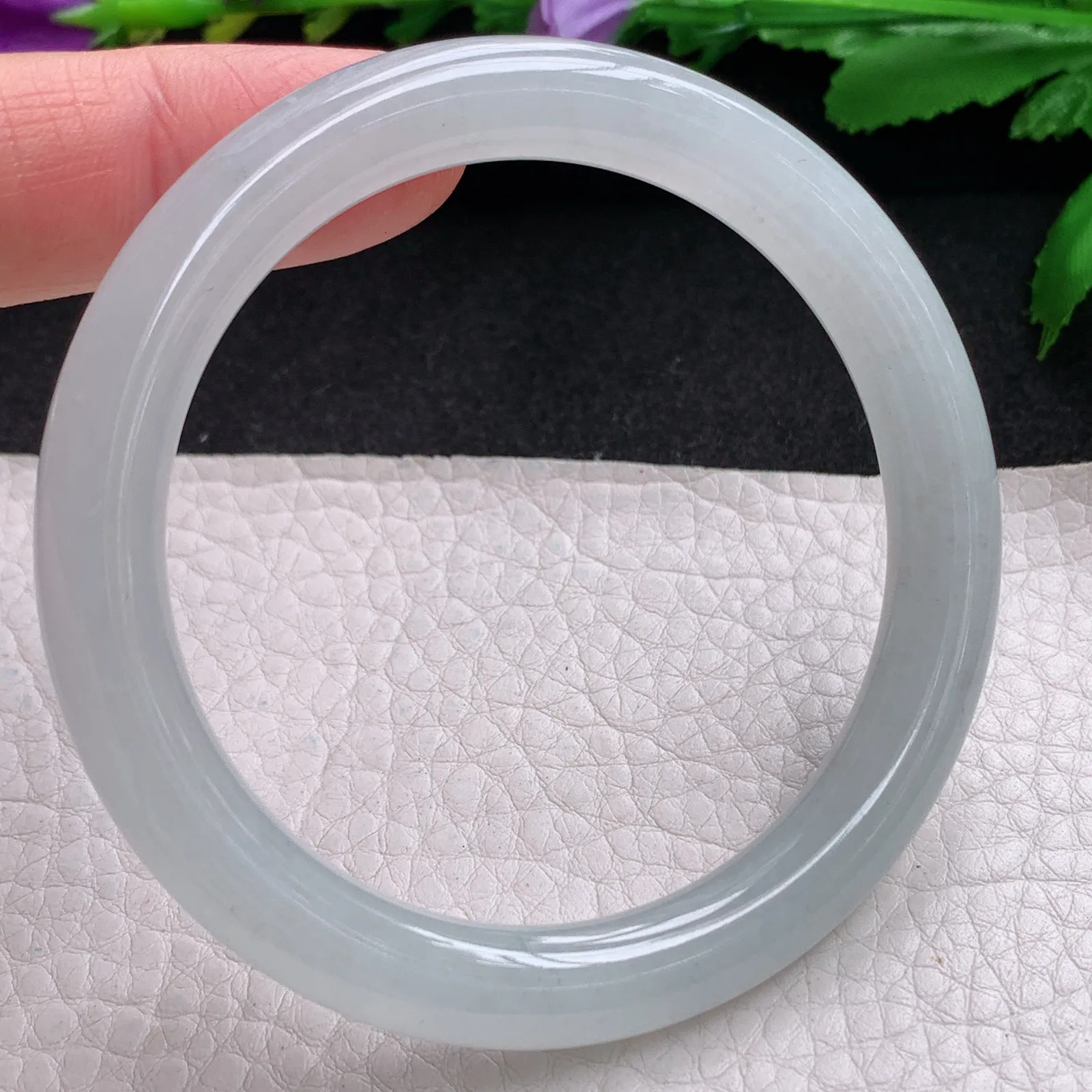 n实拍54*8.3美人镯 天然缅甸翡翠冰纯圆条玉手镯 叮当镯