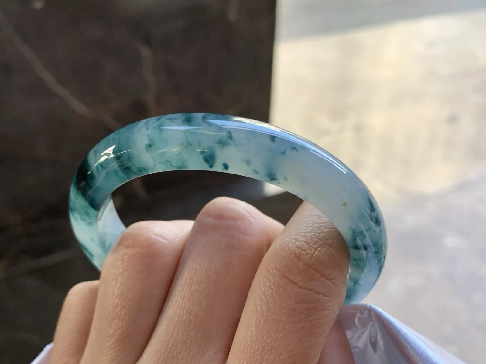 55.8-11.7-7.6

蓝花贵妃手镯^_^飘花浓郁 正圈53可以带