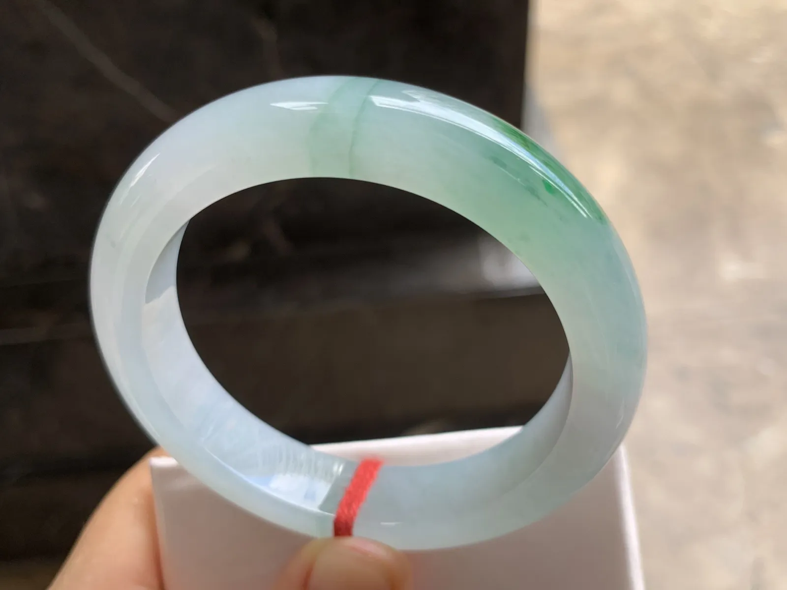 55.5-12.7-8.9mm
冰种绿花手镯 水润光泽 花色漂亮 推荐