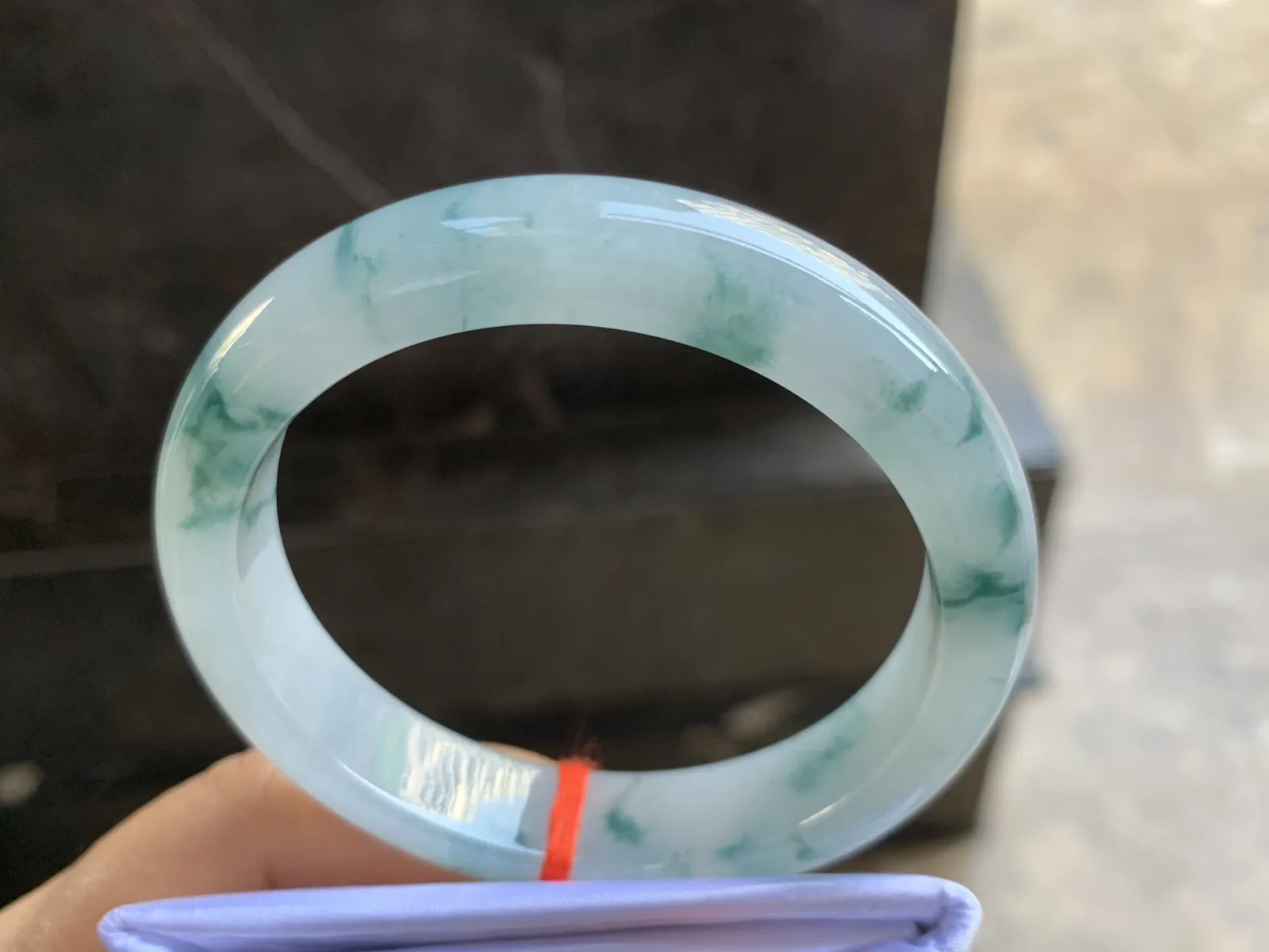 55-12-7.8mm
冰种飘花手镯 水润光泽 飘花灵动 推荐