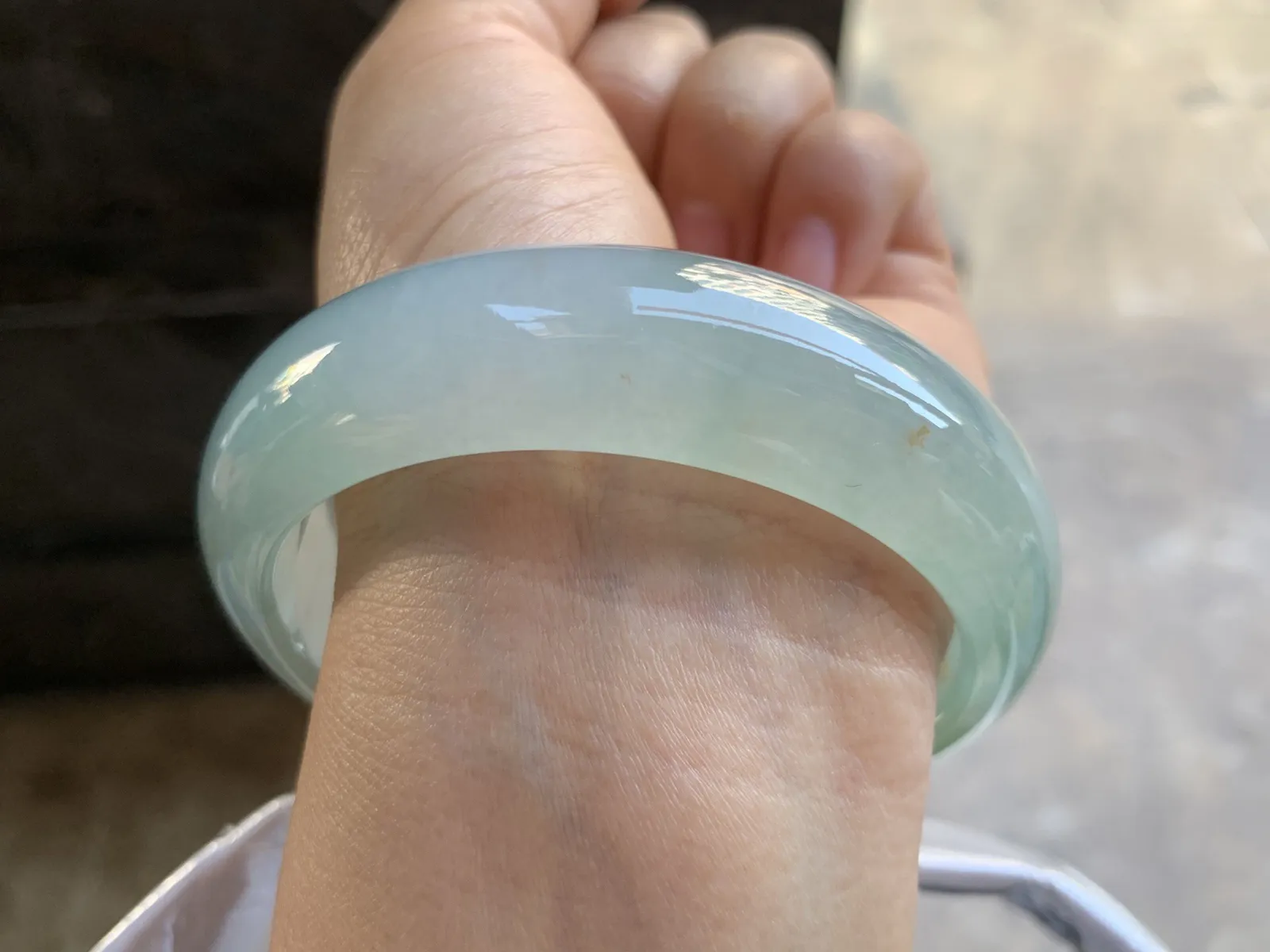 60-18-8.6mm
冰种黄翡宽版轮胎手镯 水润光泽 颜色漂亮 宽版大气