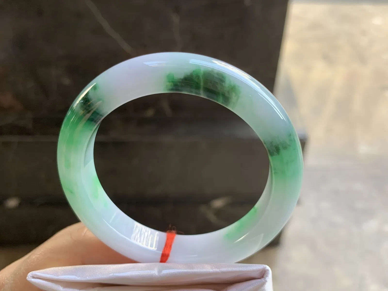 55-12-9.2mm
春彩手镯 底子细腻 颜色漂亮 推荐