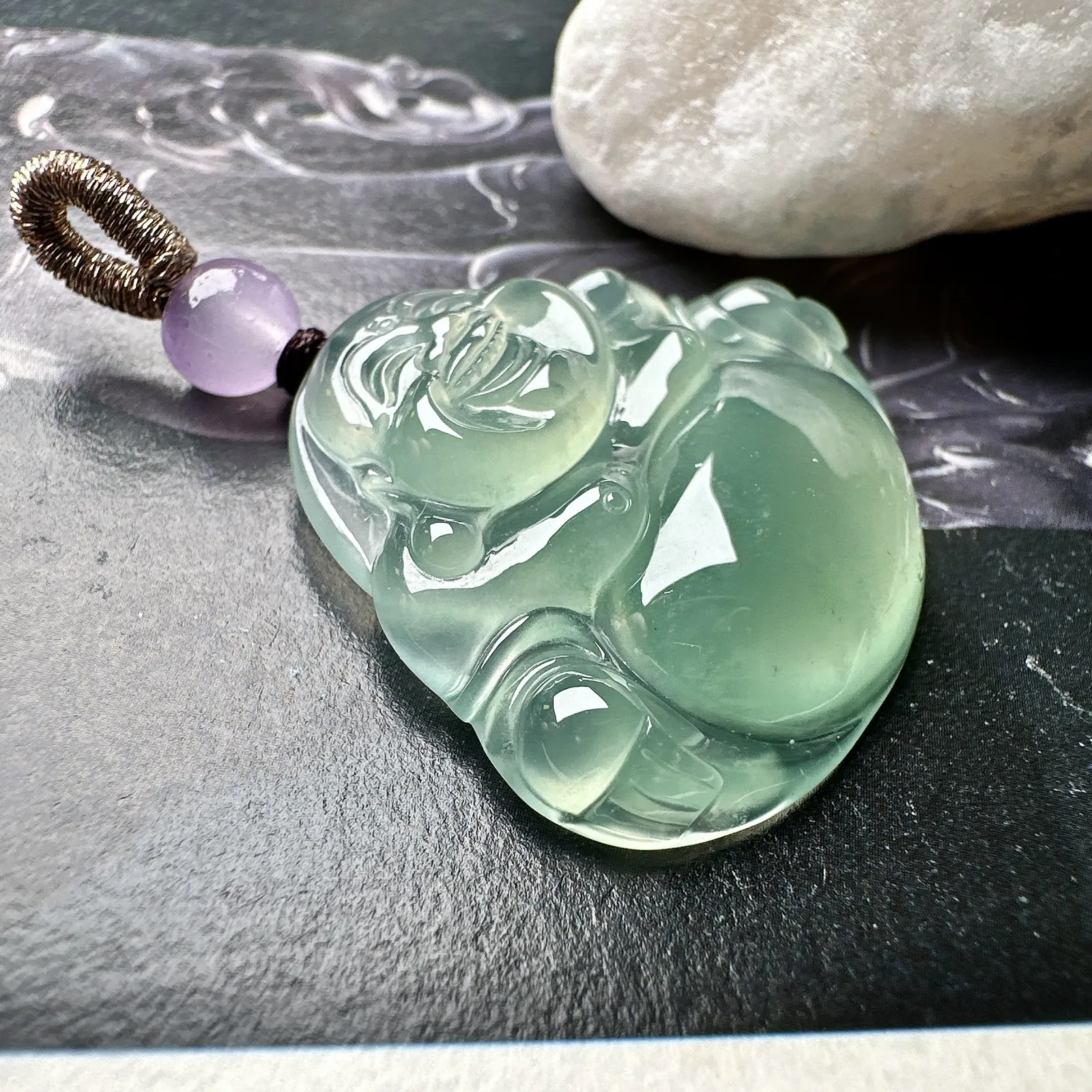 【冰种晴底佛公吊坠】种水上乘，晶莹剔透，纯净通透，莹光感很强