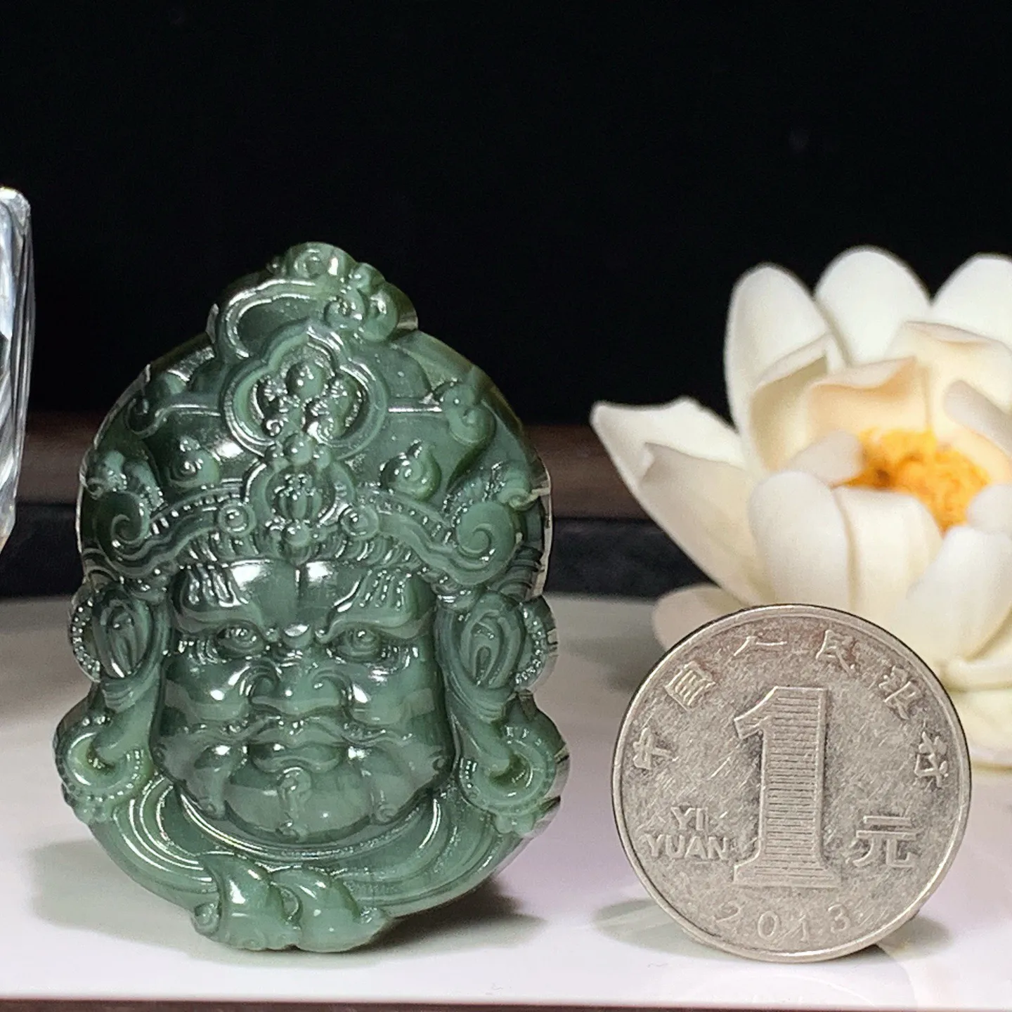 和田玉黑猫眼俄罗斯碧玉不动明王挂件 尺寸48/35/11重30克 玉质细腻油润 通身活猫眼 底色纯净 脂粉好，品质好！lt260116