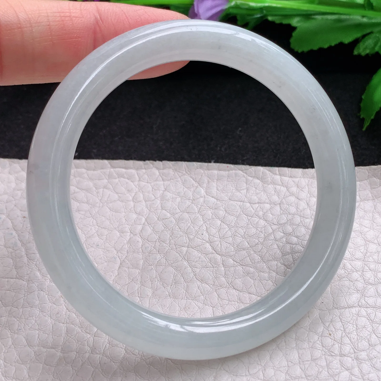 n实拍54*8.3美人镯 天然缅甸翡翠冰纯圆条玉手镯 叮当镯