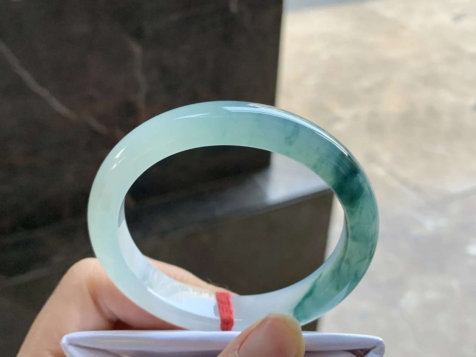 53.3-11.5-7.9

蓝花贵妃手镯^_^清新 正圈51可以带