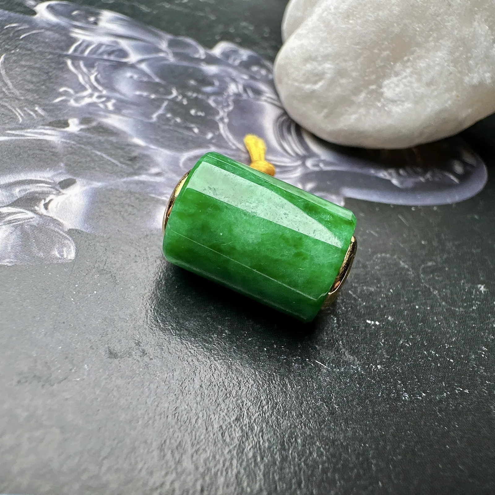 【冰种辣绿路路通】种水颜色，冰感明显，质地细腻干净，佩戴佳品。