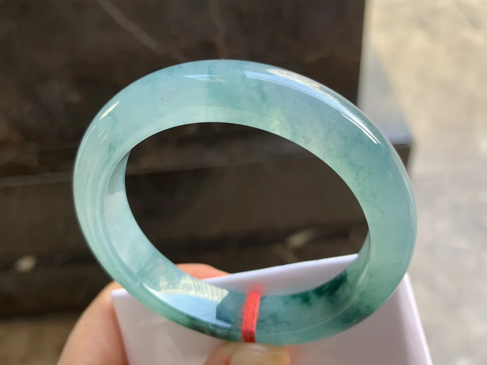 54-11.6-8.7mm
冰种蓝底飘花手镯 水润光泽 底色漂亮 花色独特 推荐