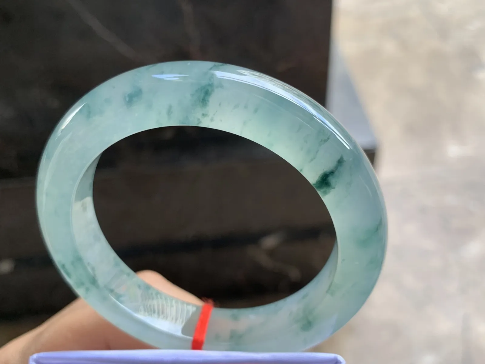 56-12.2-10mm
冰种飘花手镯 冰透莹润 起胶感 花色独特漂亮