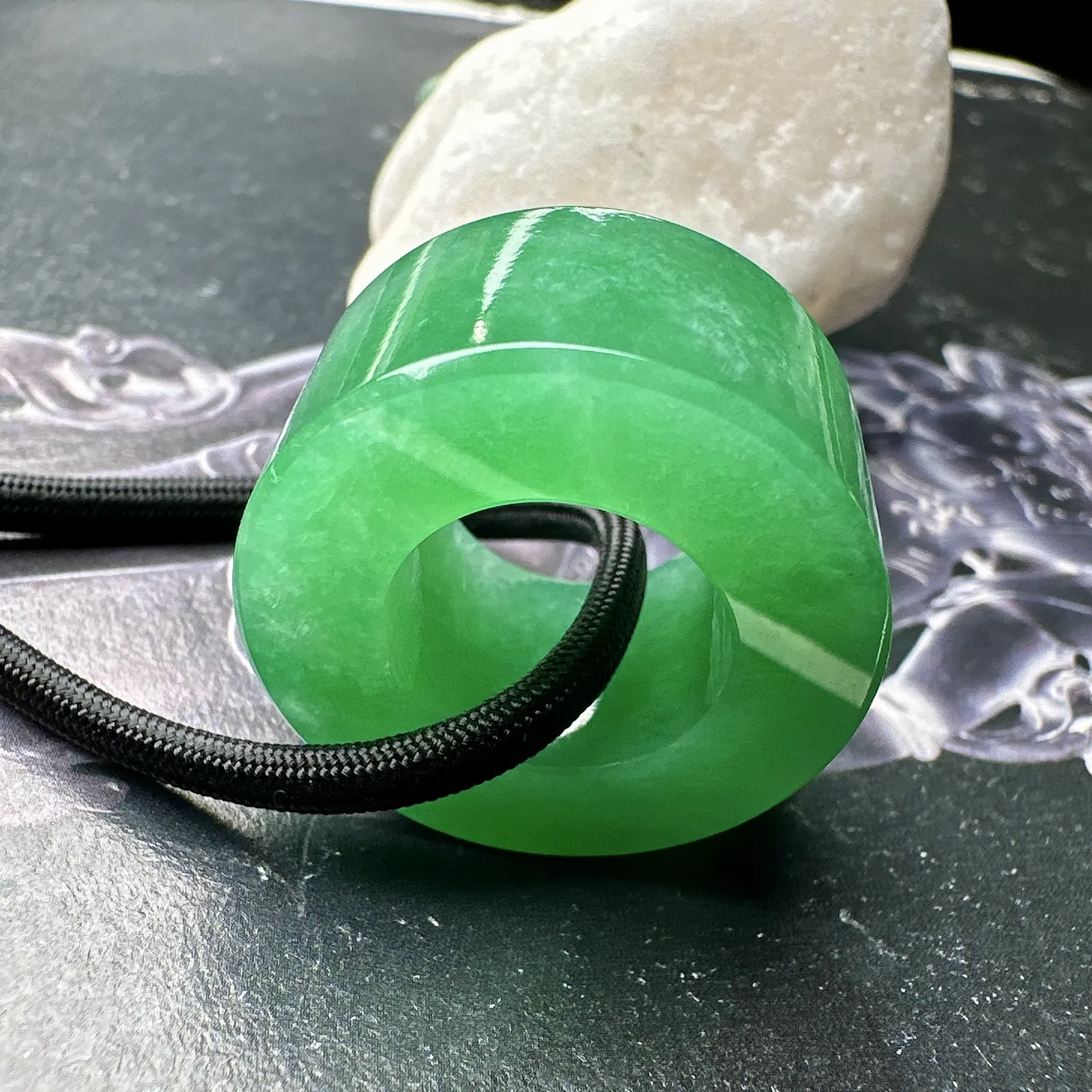 【冰种满绿路路通】种水颜色都不错，冰感明显，质地细腻干净，佩戴佳品。收藏品质。