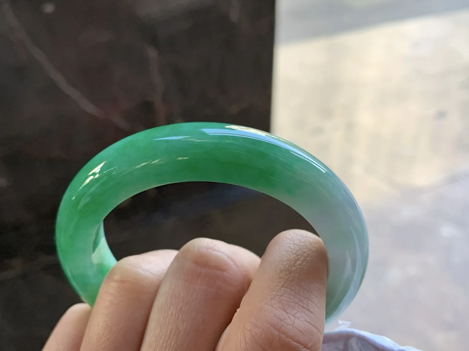 53.5-12.2-9.1

浓绿色手镯^_^颜色鲜艳