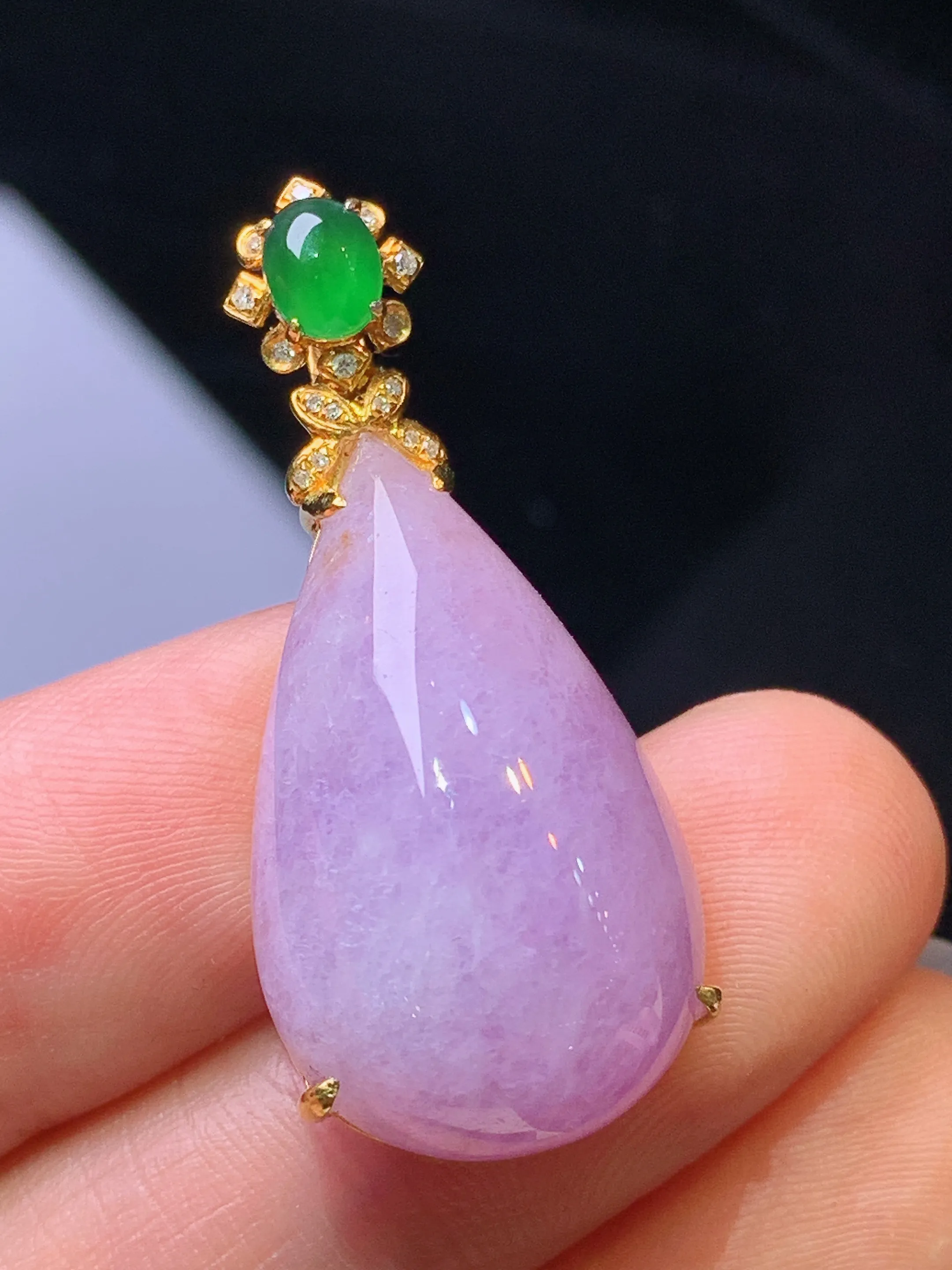 18k金钻镶嵌紫罗兰水滴吊坠 玉质细腻 色泽艳丽清新 整体尺寸34.8*15.2*9.8