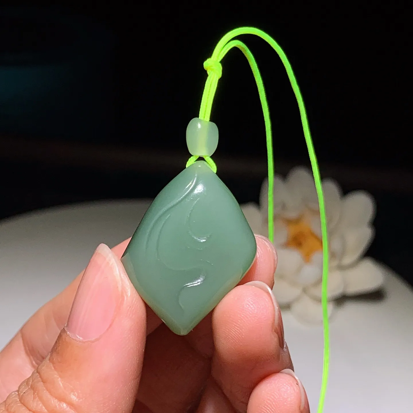 和田玉粉青俄罗斯碧玉随型挂件 尺寸28/21/10重9.5克 玉质细腻油润 底色纯净 脂粉好，品质好！lt260116