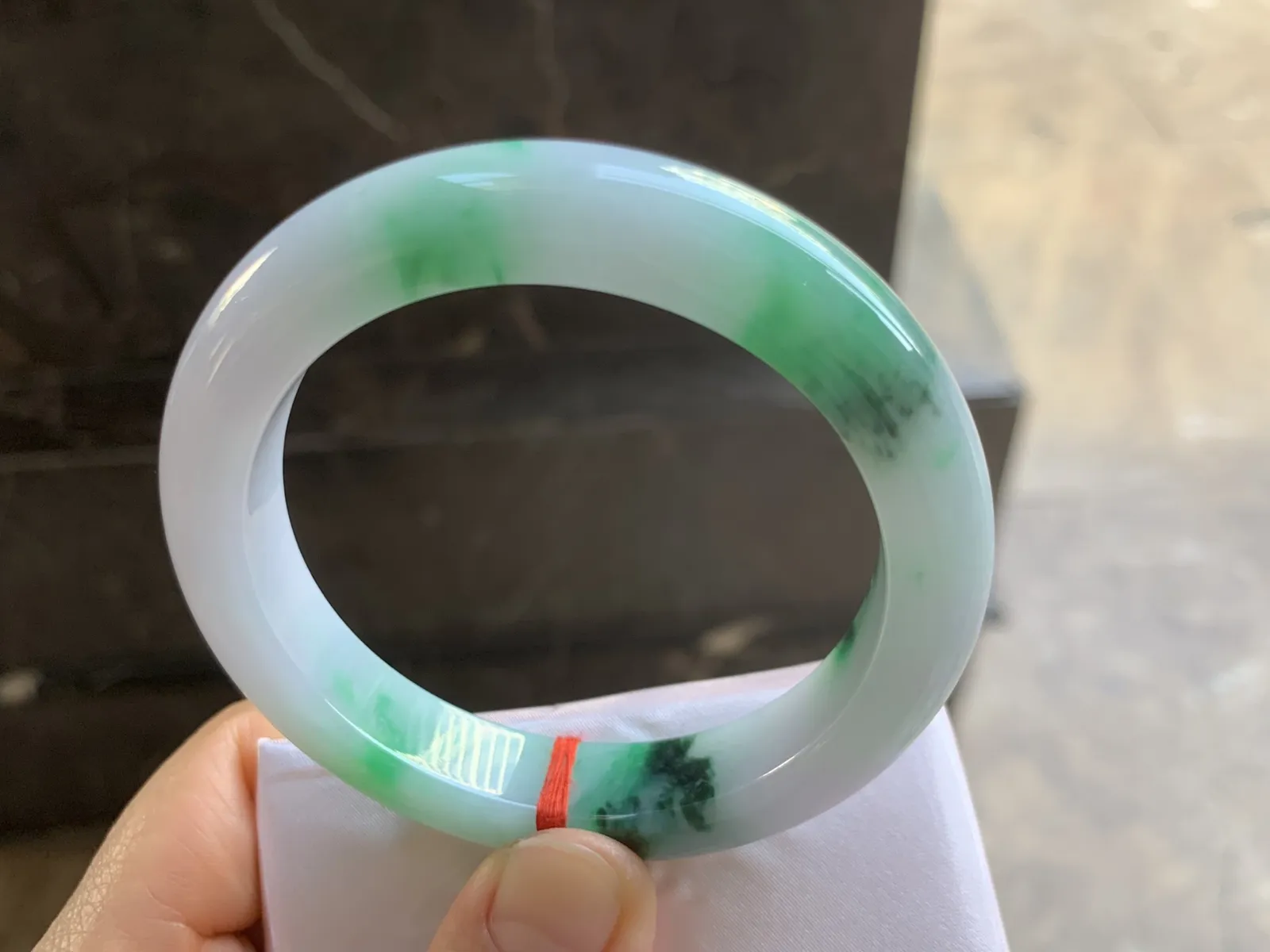 55-12-9.2mm
春彩手镯 底子细腻 颜色漂亮 推荐