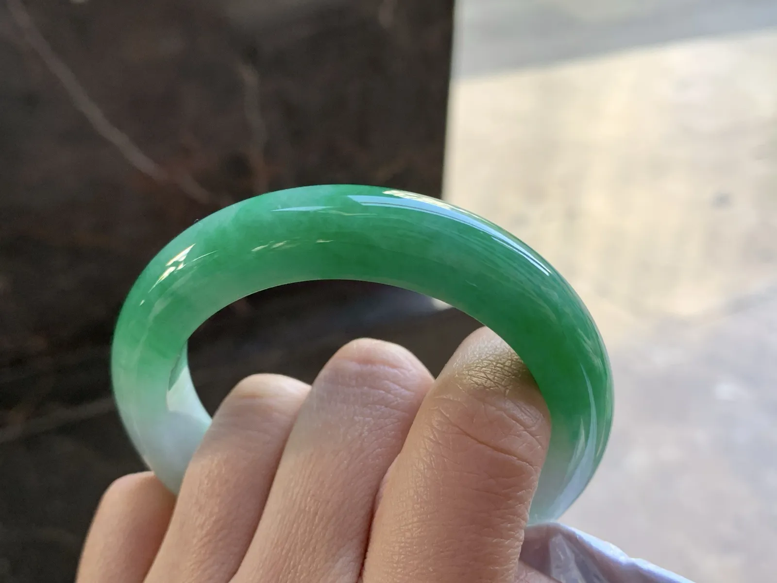 53.5-12.2-9.1

浓绿色手镯^_^颜色鲜艳