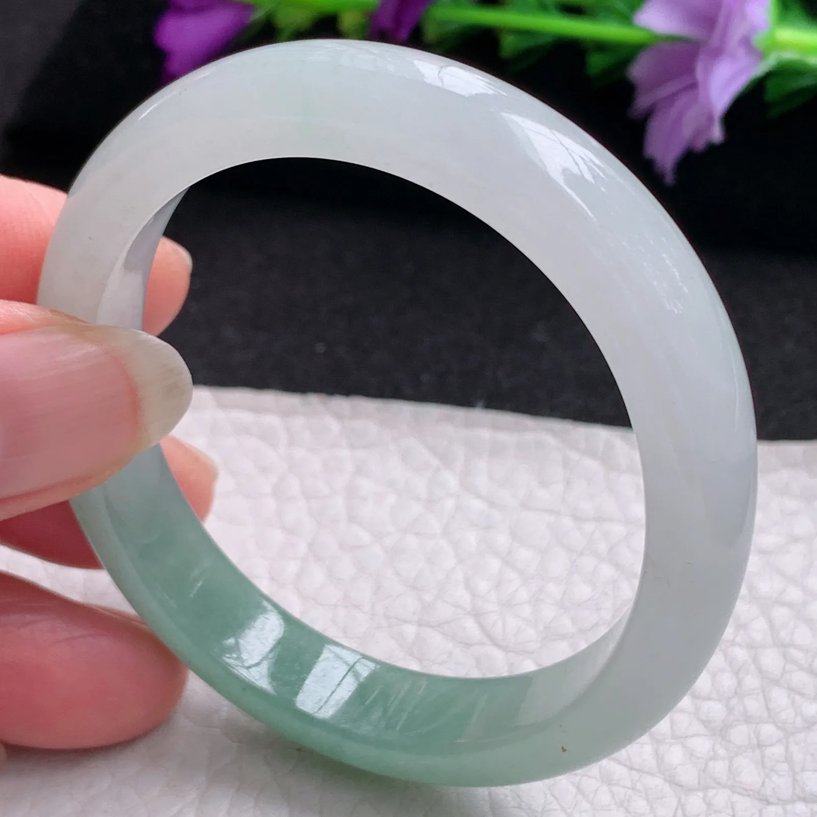 yh小圈口53.5*46*10*6.5贵妃镯 天然缅甸翡翠冰纯秀气椭圆宽边玉手镯 玉手环